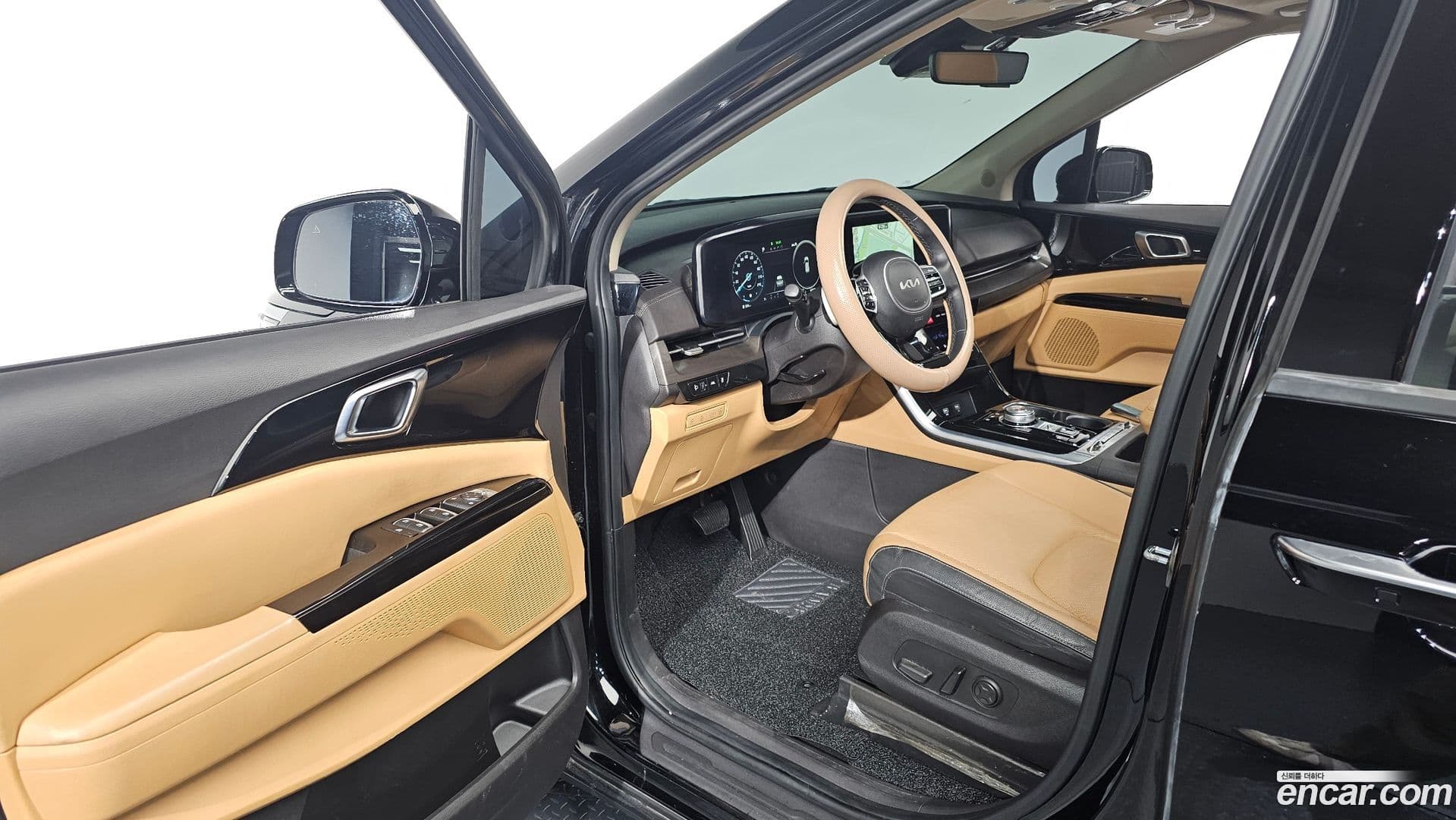 Main__Slider__Photo:Canival Kia 2023.2-9