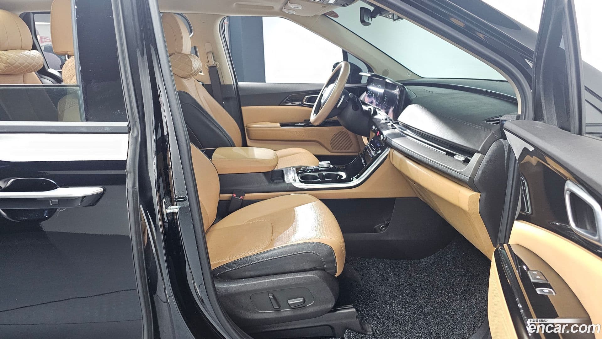 Main__Slider__Photo:Canival Kia 2023.2-10