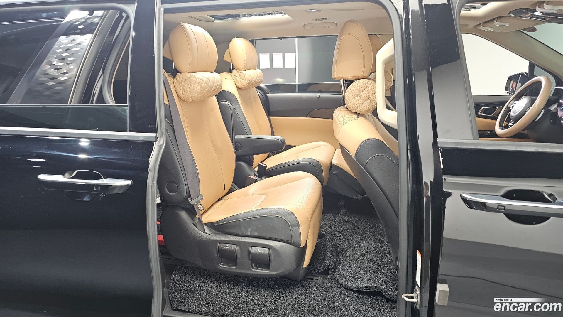 Main__Slider__Photo:Canival Kia 2023.2-11