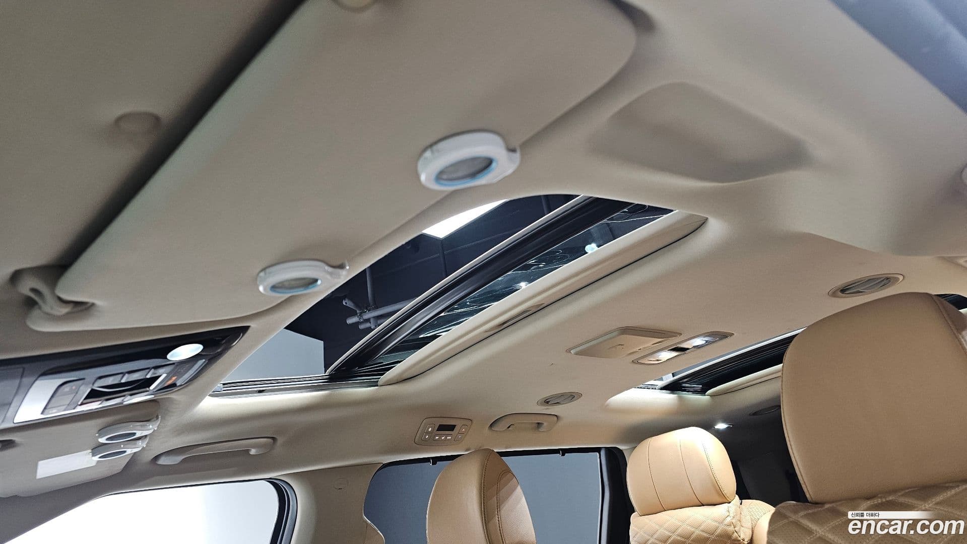 Main__Slider__Photo:Canival Kia 2023.2-18