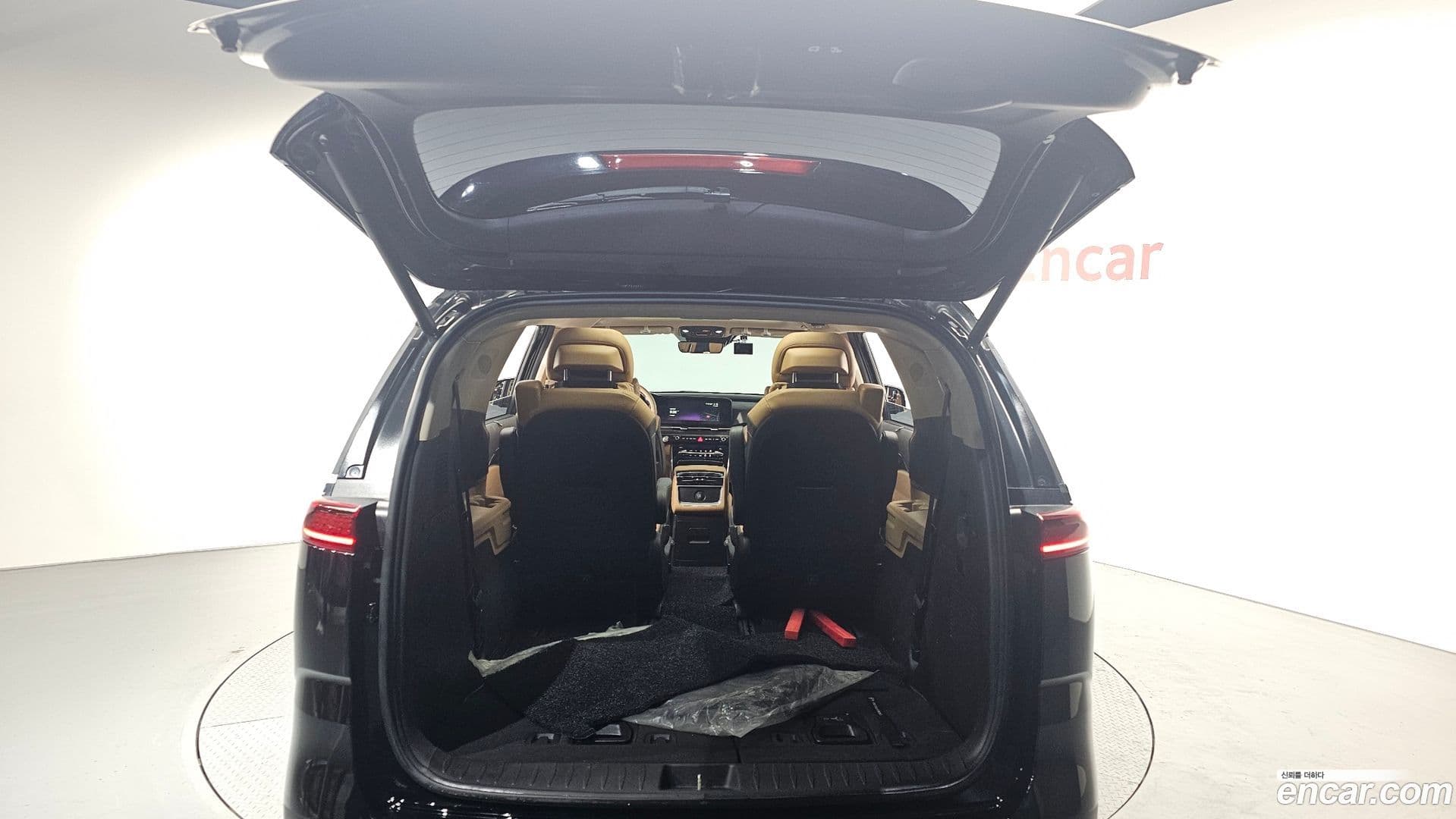 Main__Slider__Photo:Canival Kia 2023.2-19