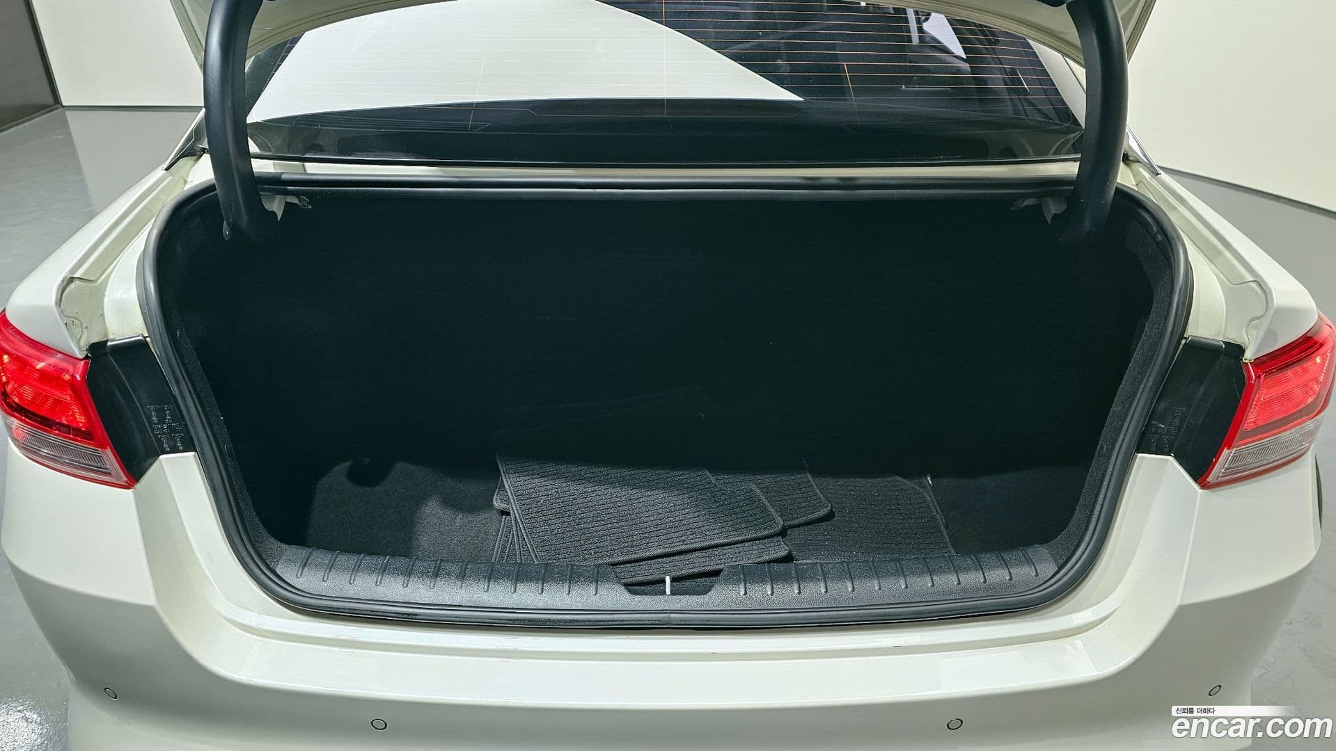 Main__Slider__Photo:K5 Kia 2015.7-19