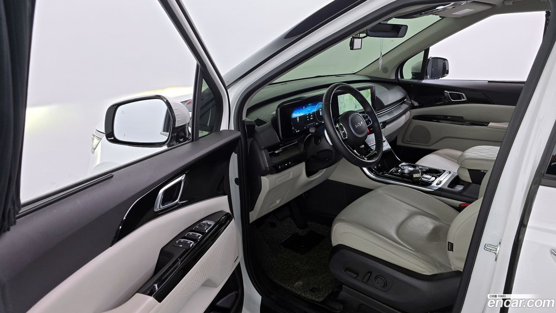 Main__Slider__Photo:Canival Kia 2022.5-9