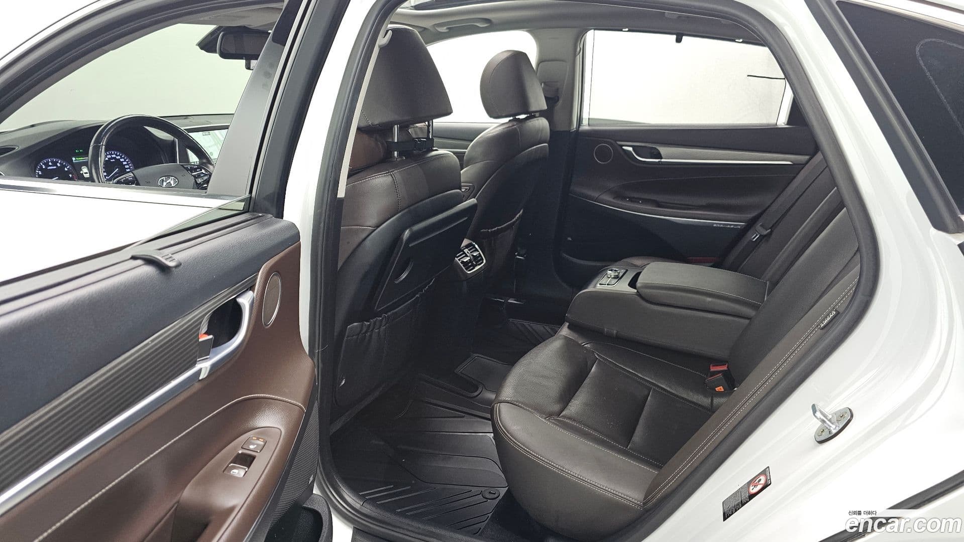 Main__Slider__Photo:Grandeur Hyundai 2018.10-11