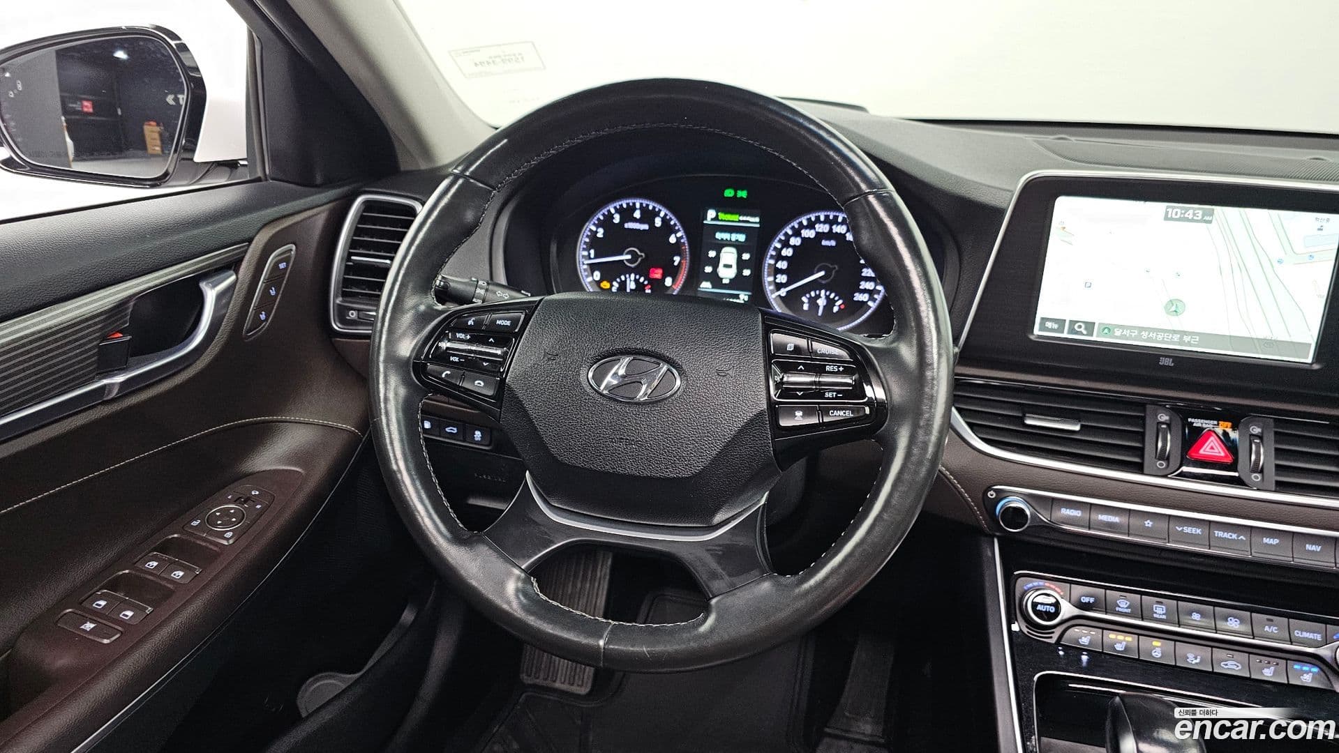 Main__Slider__Photo:Grandeur Hyundai 2018.10-12