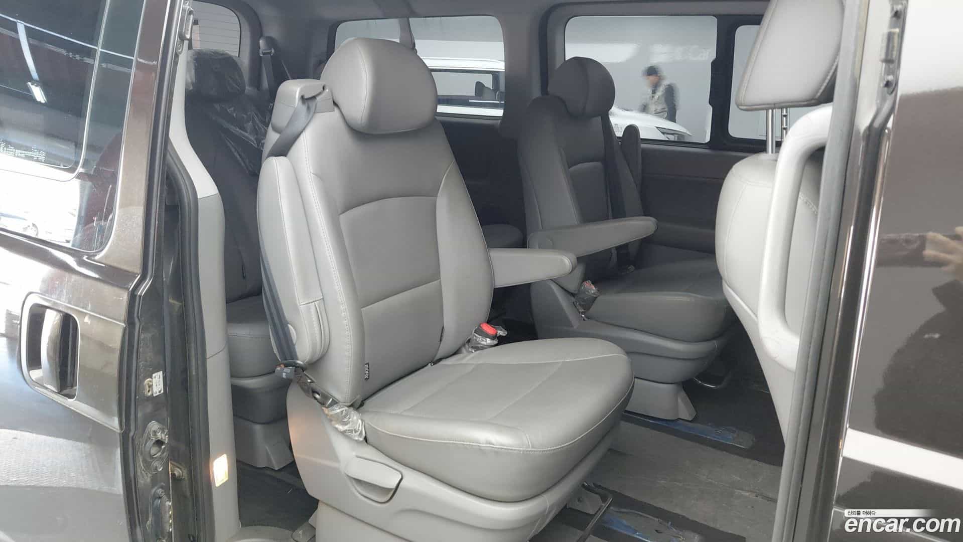 Starex Hyundai 2018.10-INNER-008