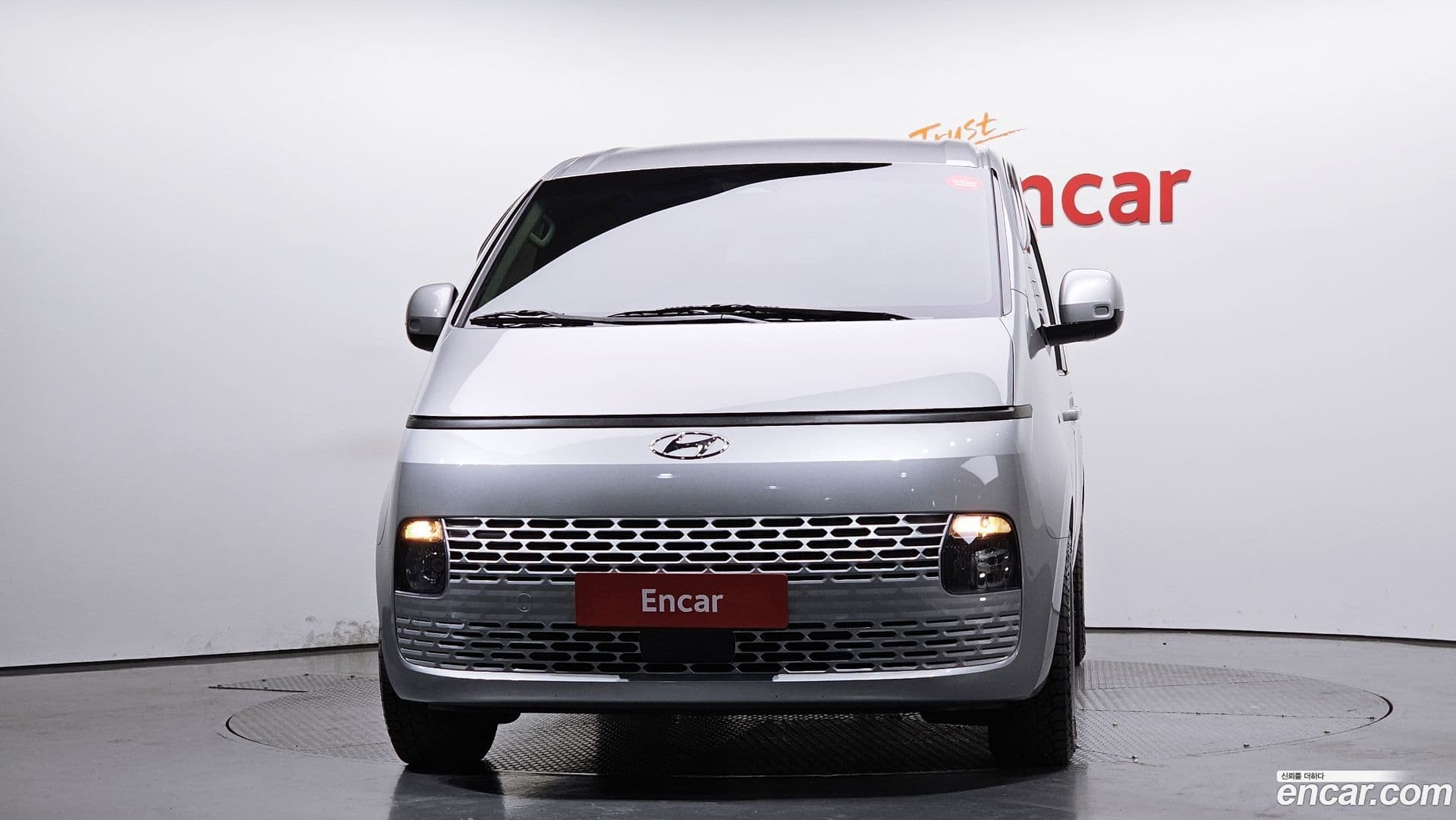 Main__Slider__Photo:Staria Hyundai 2022.10-2