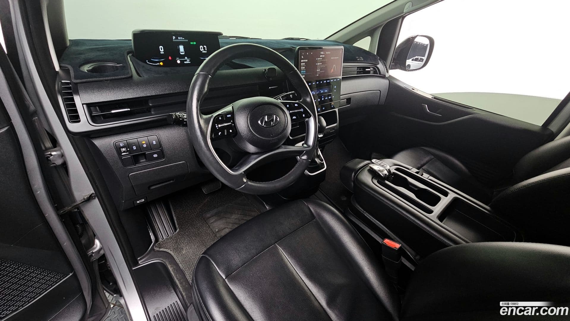 Main__Slider__Photo:Staria Hyundai 2022.10-6