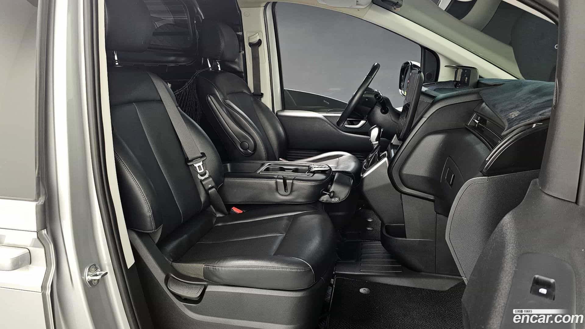 Staria Hyundai 2022.10-INNER-010