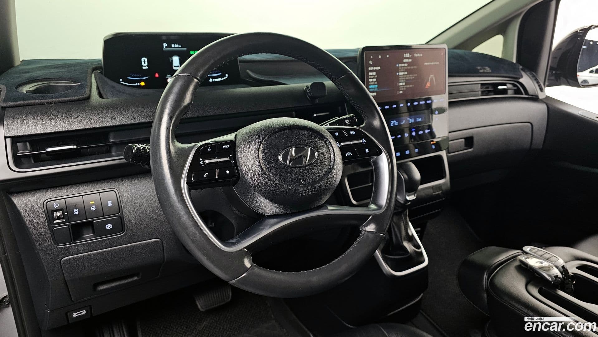 Main__Slider__Photo:Staria Hyundai 2022.10-12