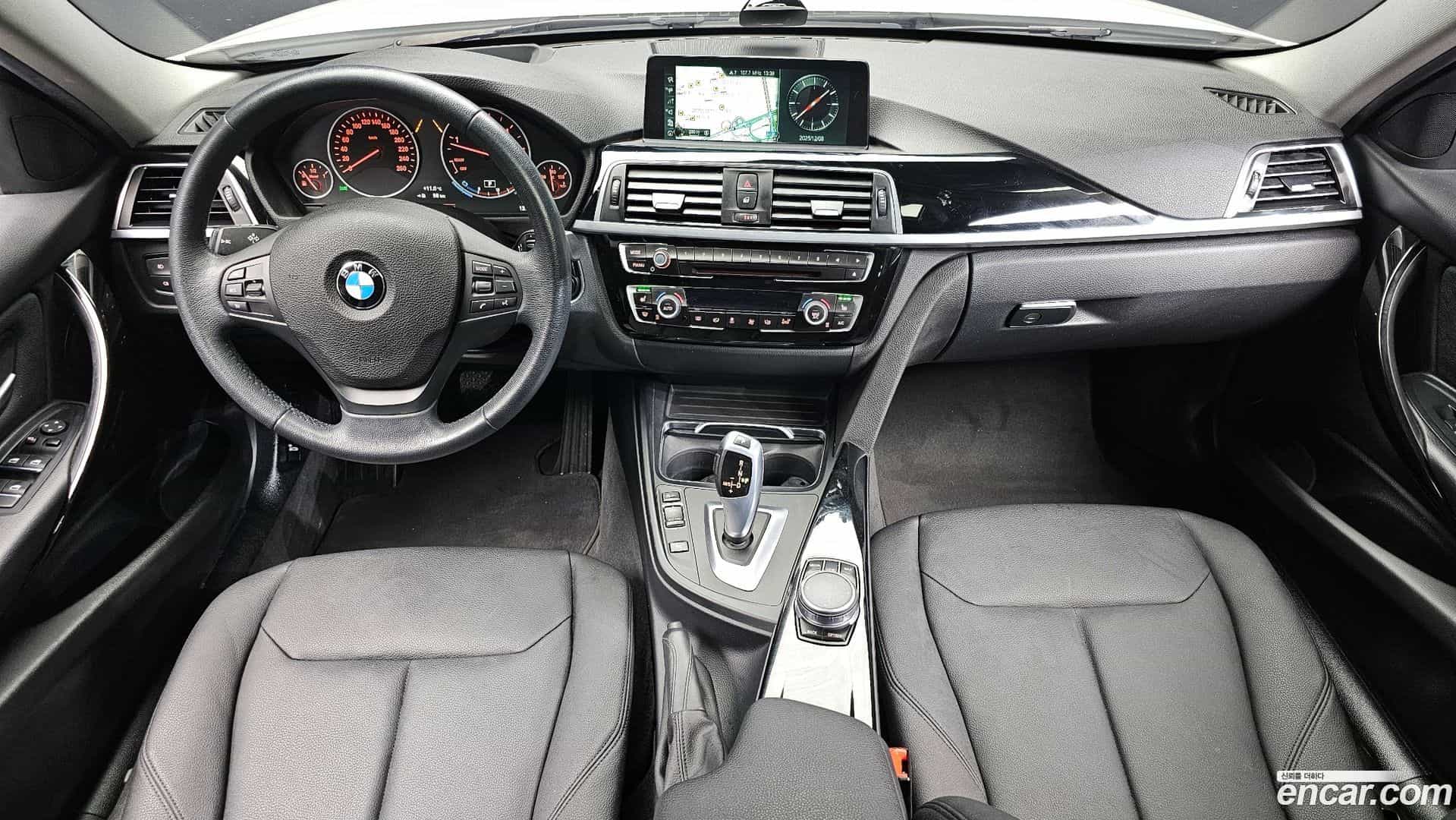 3-Series BMW 2017.5-INNER-007