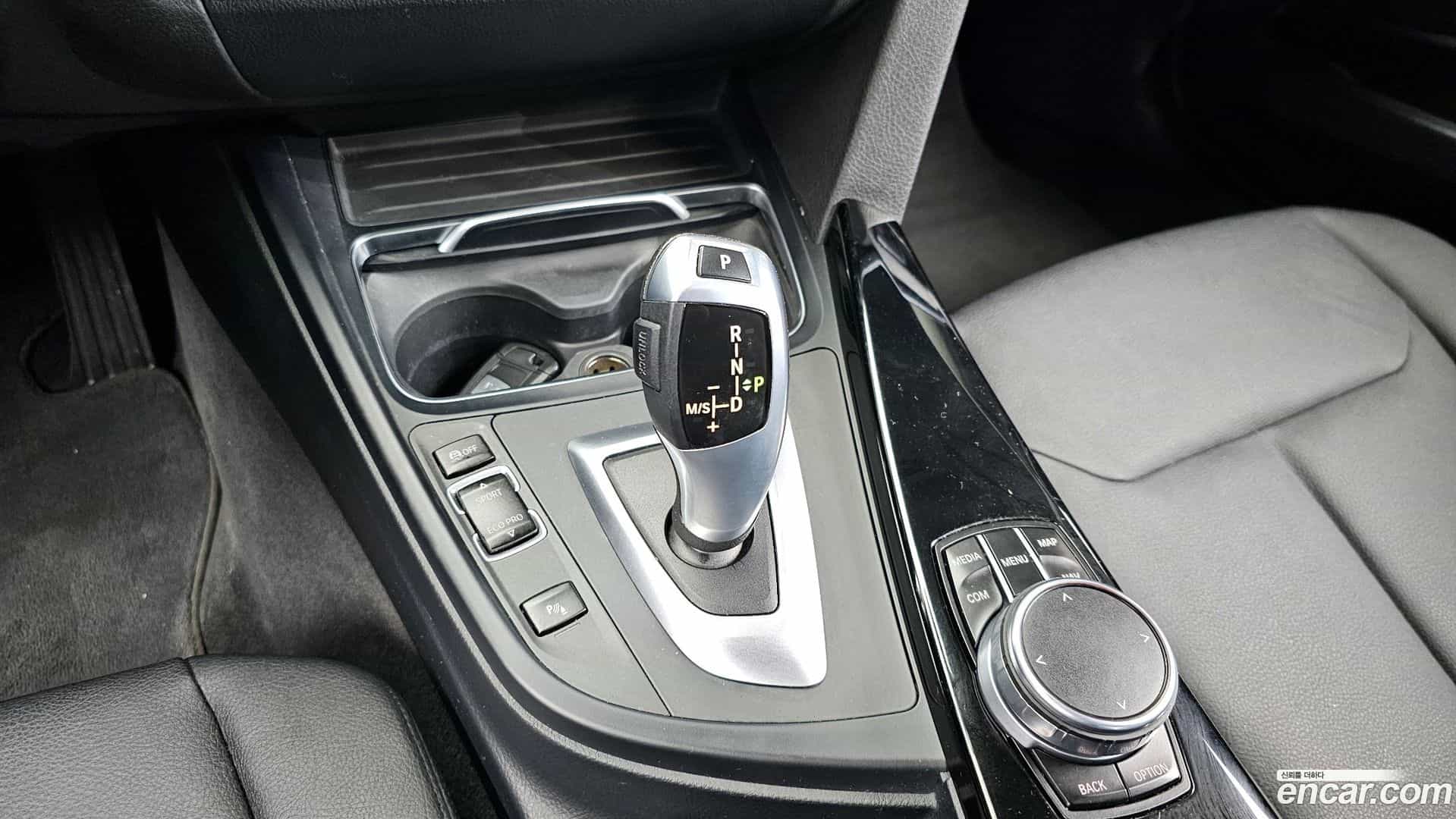 3-Series BMW 2017.5-INNER-009