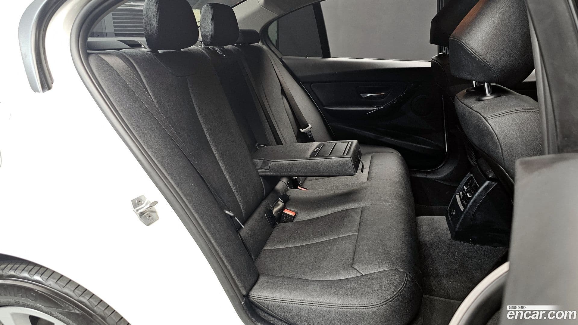 Main__Slider__Photo:3-Series BMW 2017.5-11