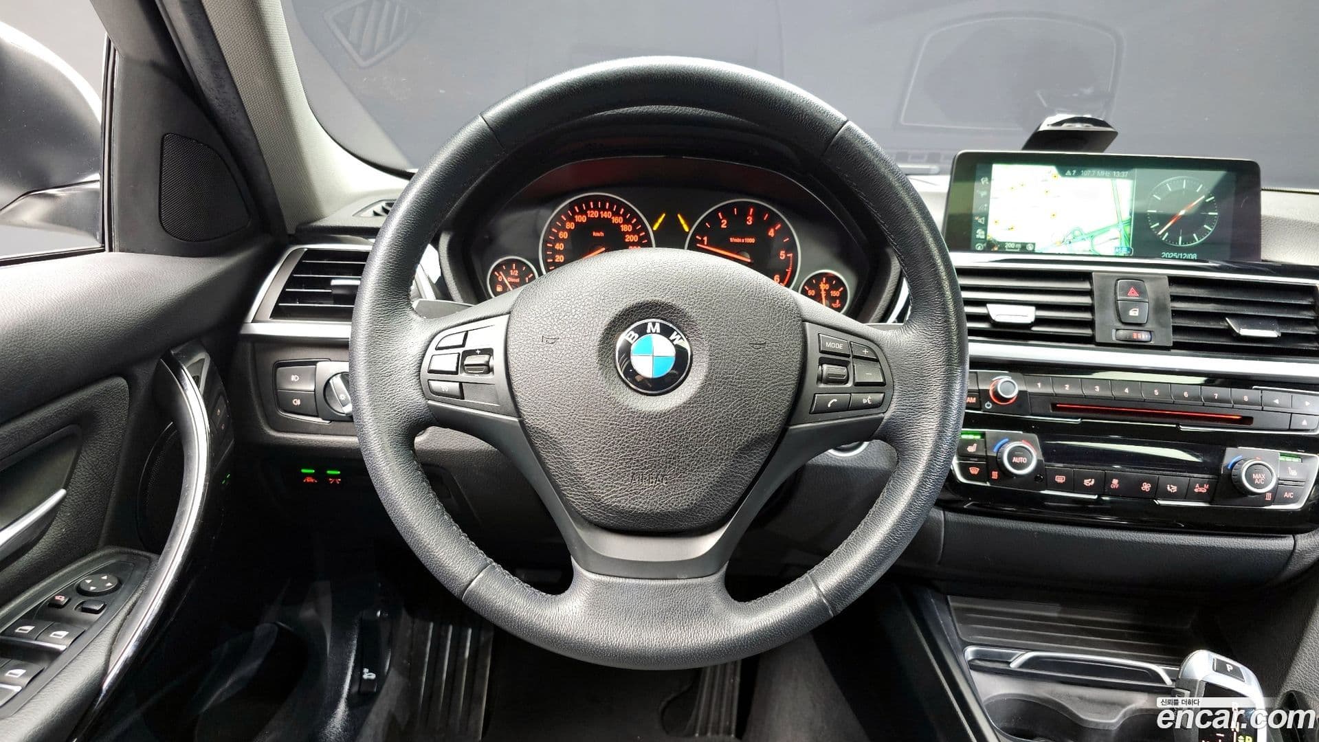 Main__Slider__Photo:3-Series BMW 2017.5-12