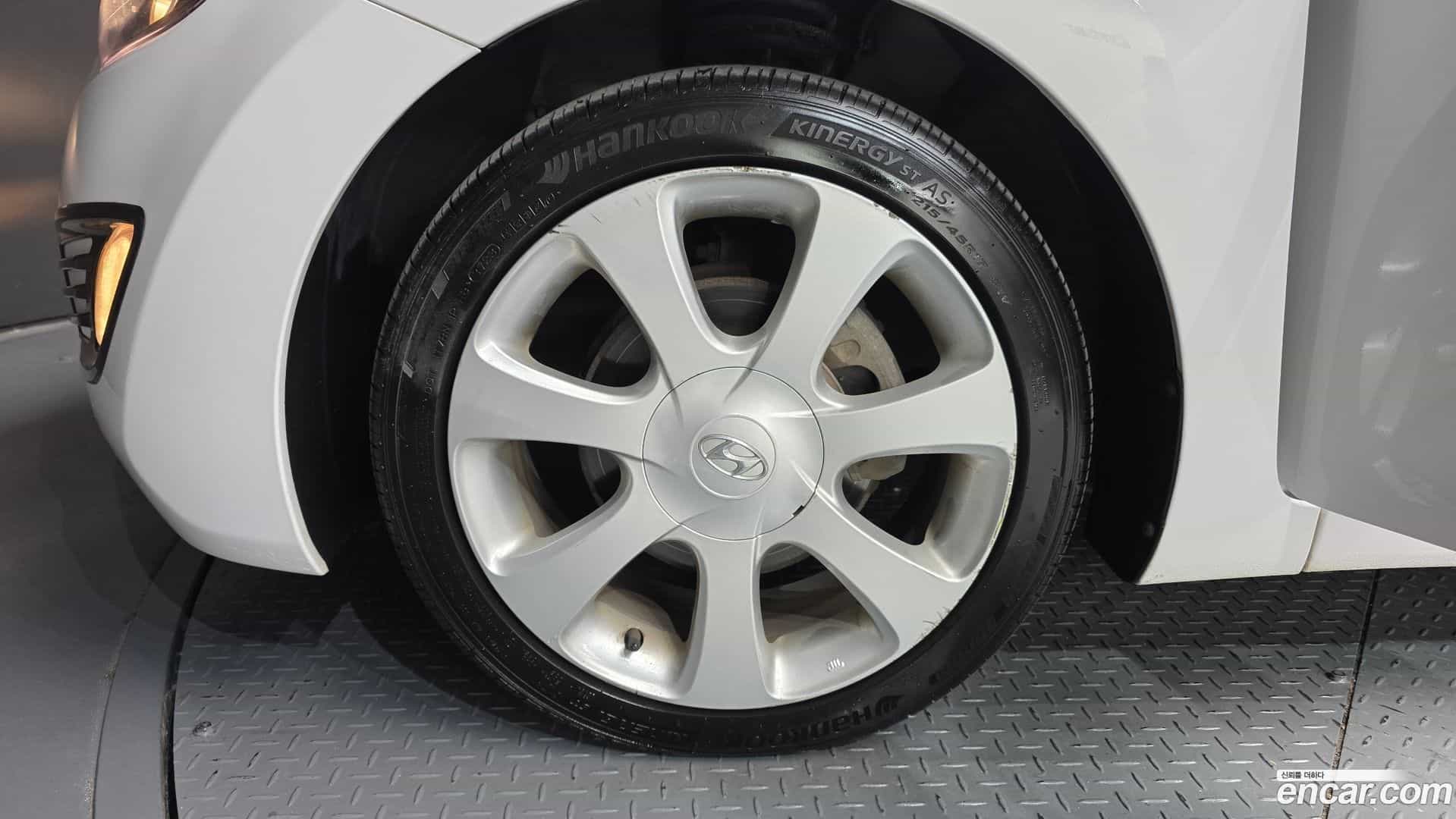 AVANTE Hyundai 2012.2-OUTER-005