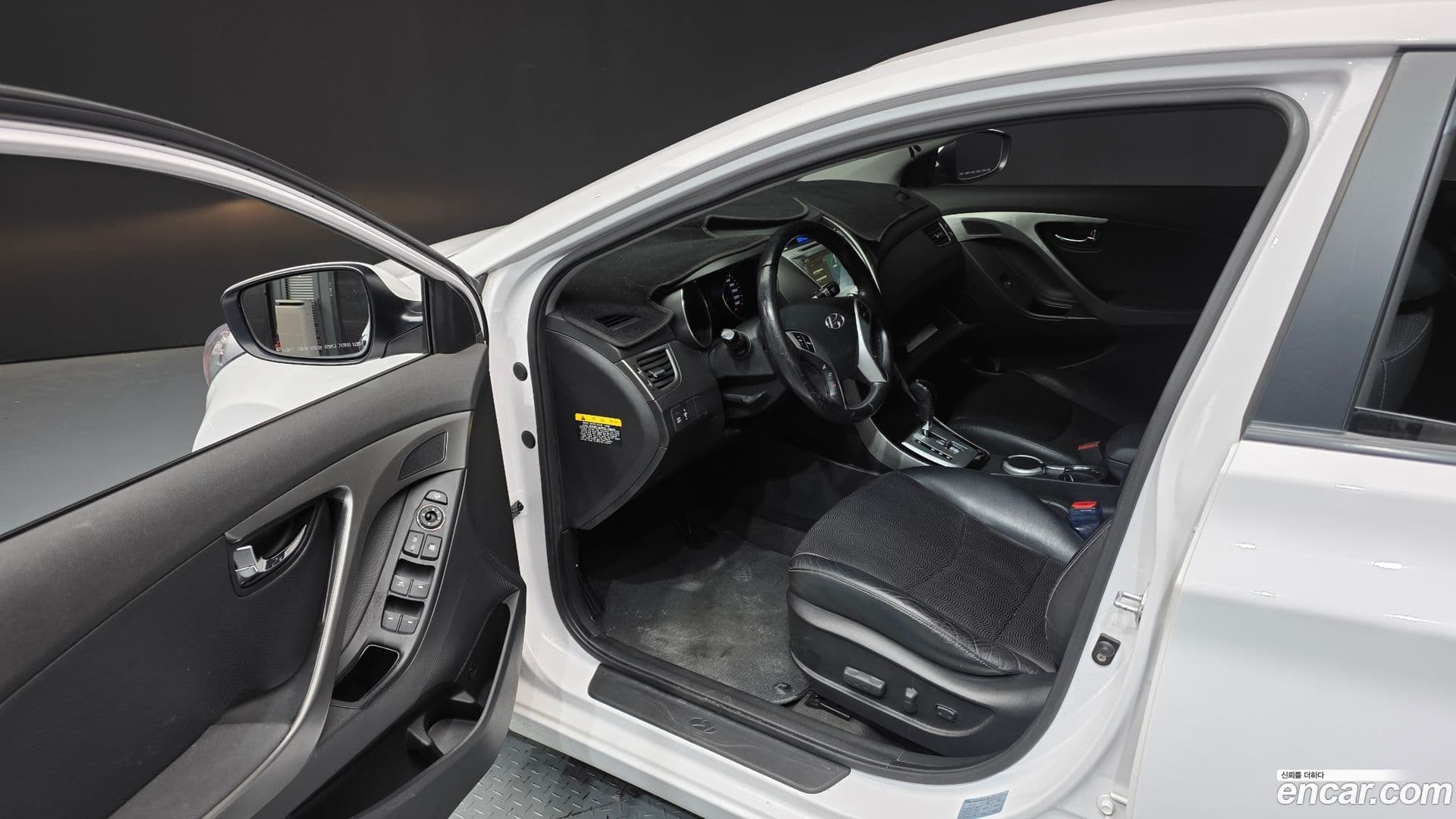 Main__Slider__Photo:AVANTE Hyundai 2012.2-9