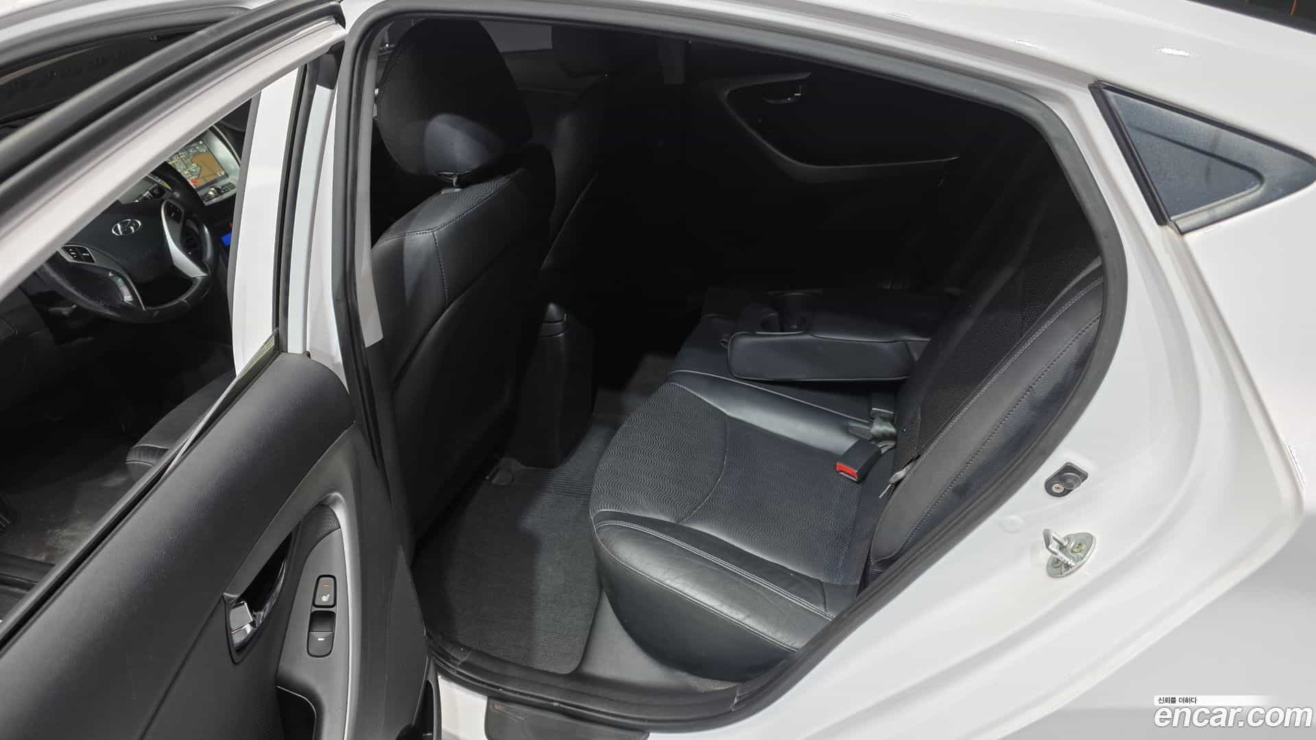 AVANTE Hyundai 2012.2-OPTION-015