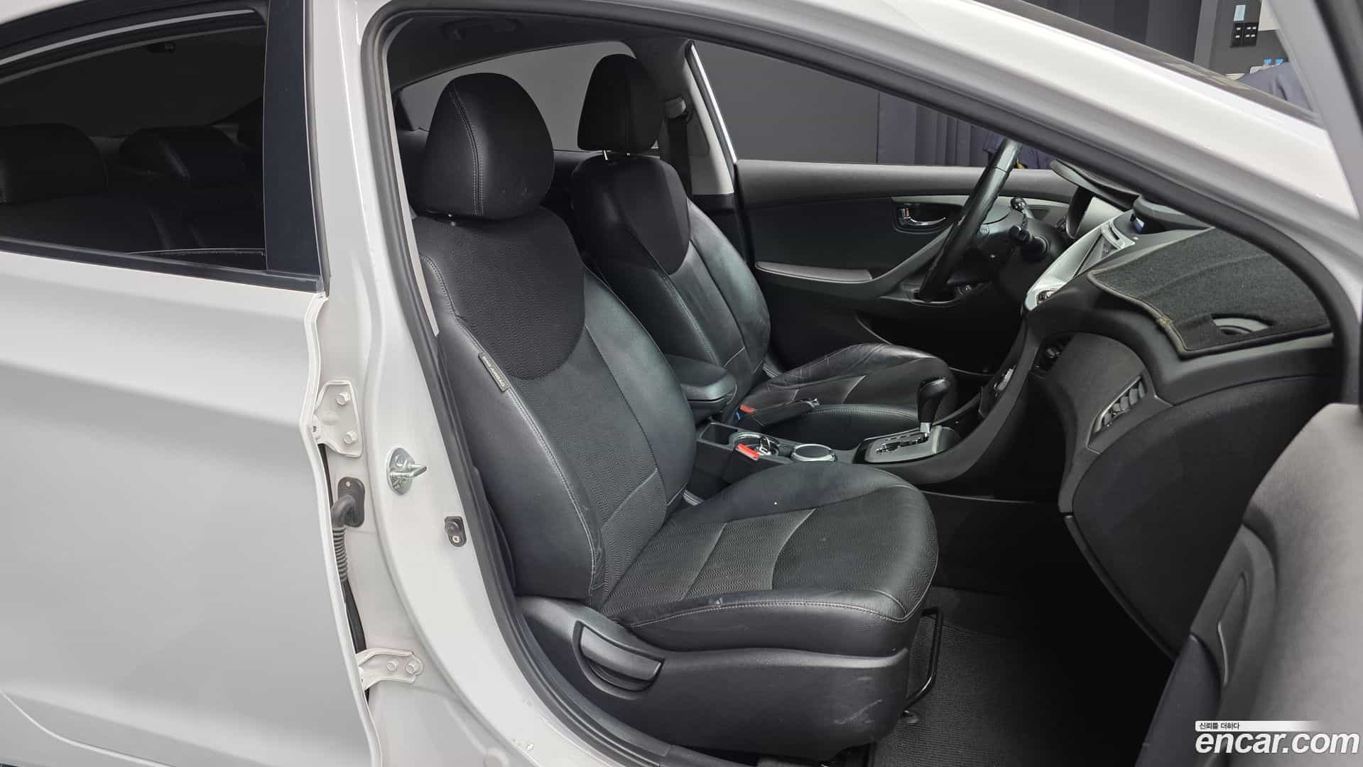 AVANTE Hyundai 2012.2-OPTION-016