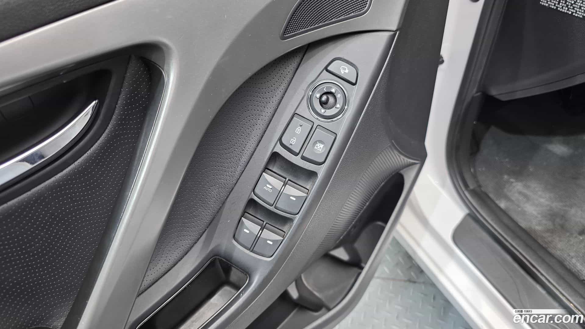 AVANTE Hyundai 2012.2-OPTION-018