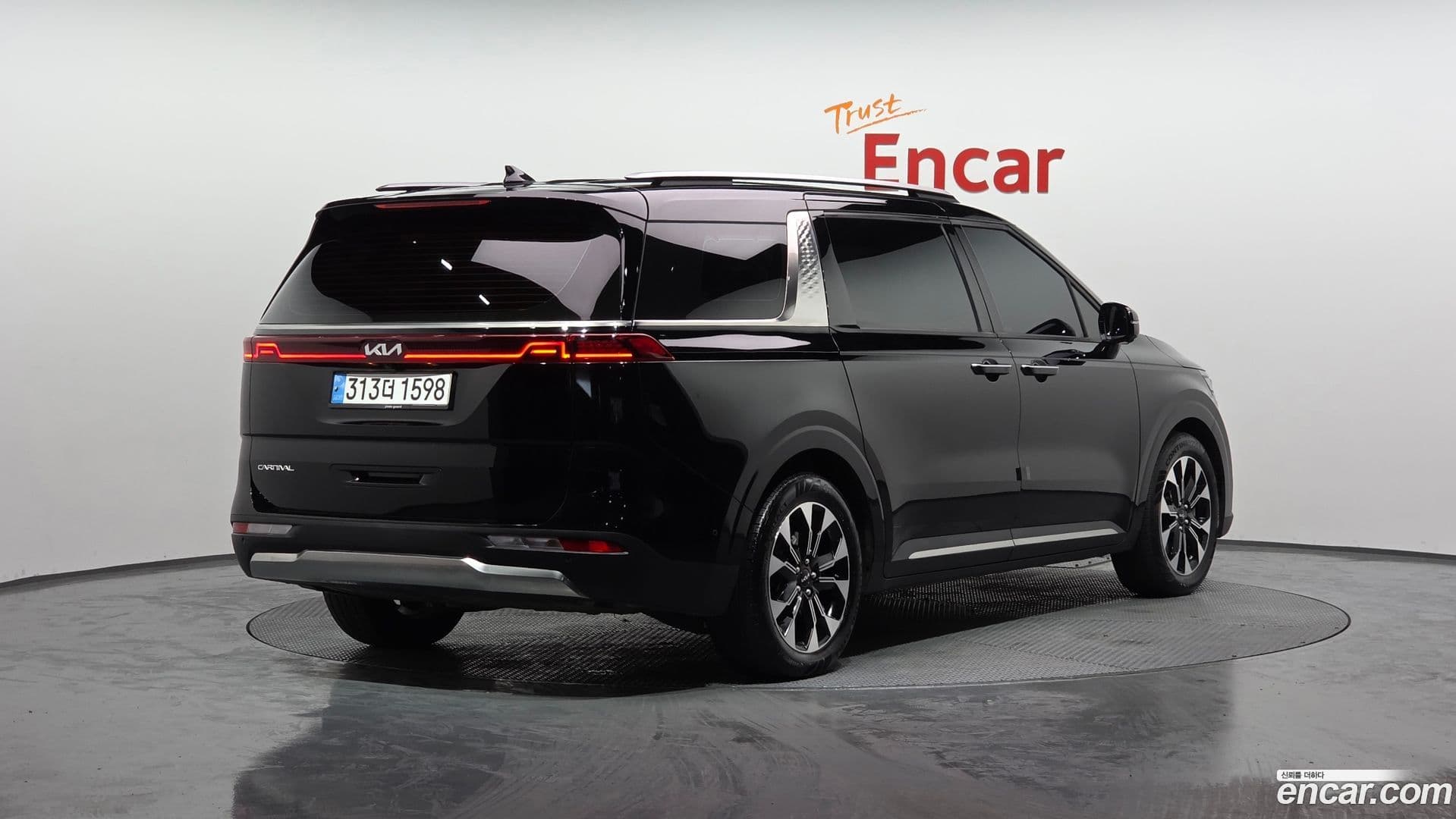 Main__Slider__Photo:Canival Kia 2023.5-1