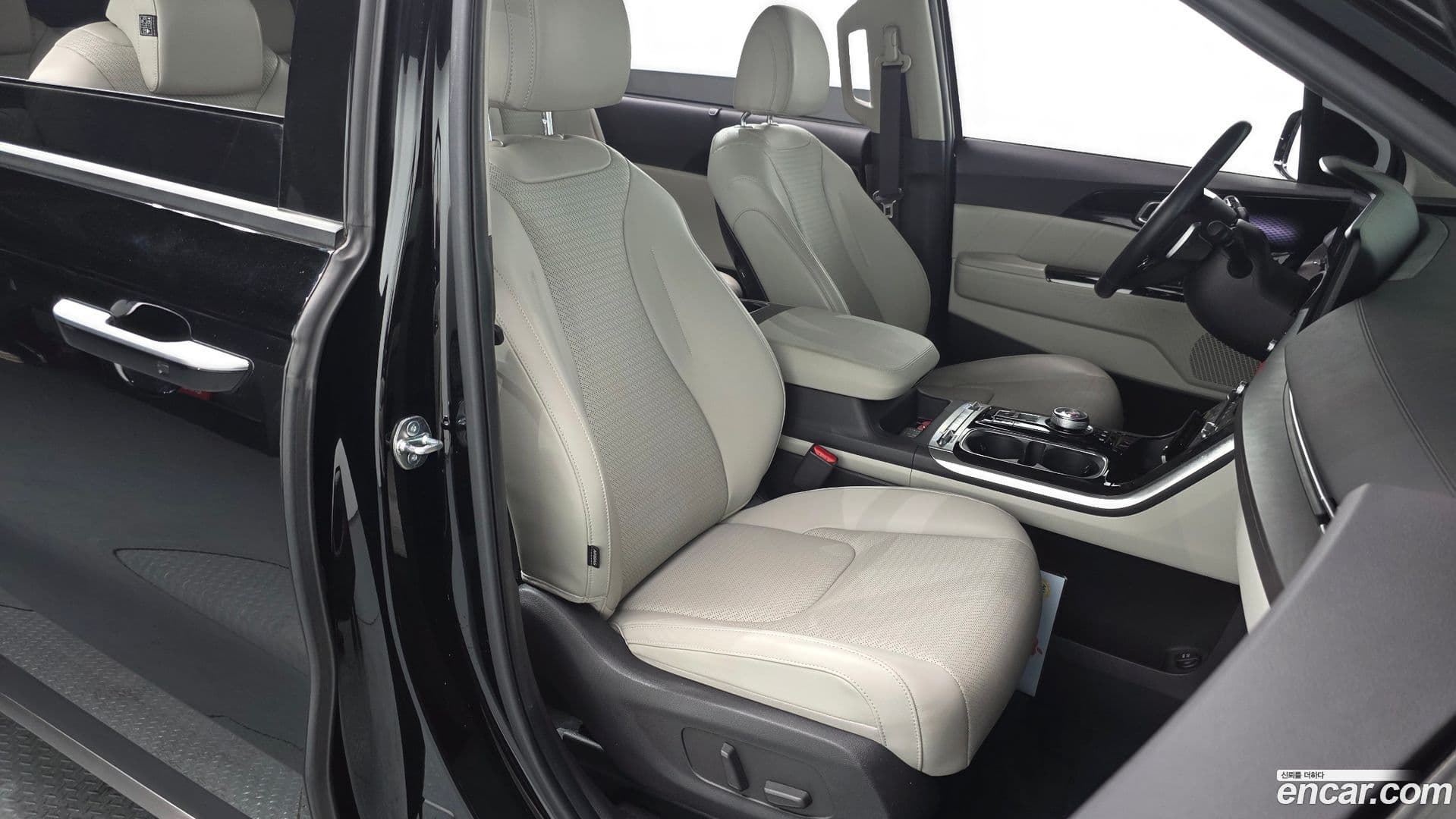 Main__Slider__Photo:Canival Kia 2023.5-9