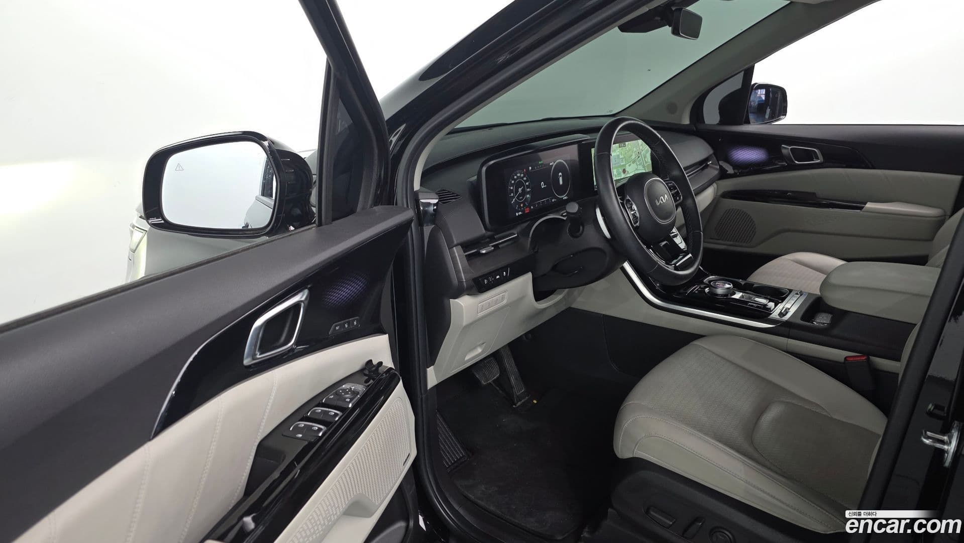 Main__Slider__Photo:Canival Kia 2023.5-10