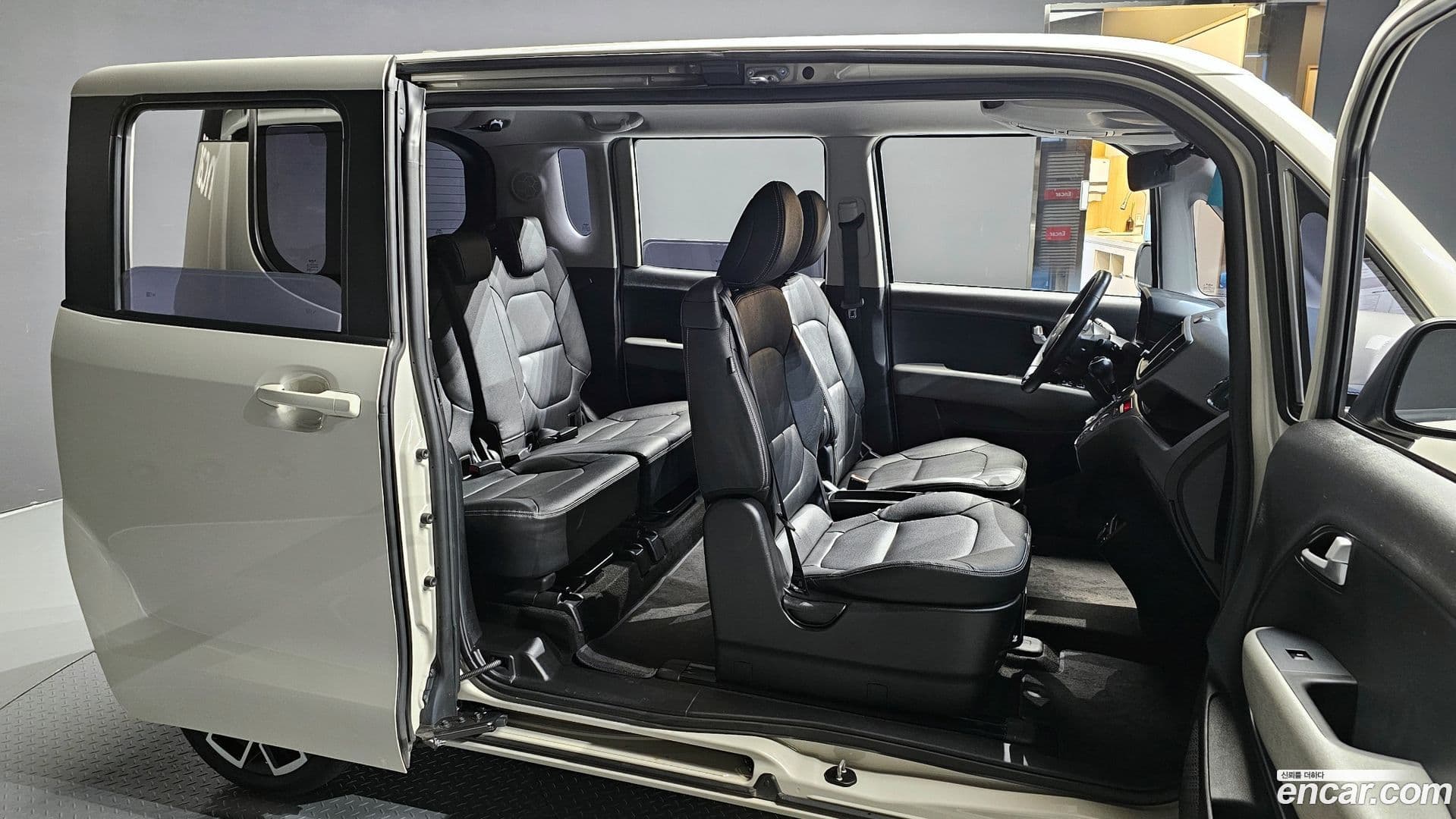 Main__Slider__Photo:RAY Kia 2022.8-9