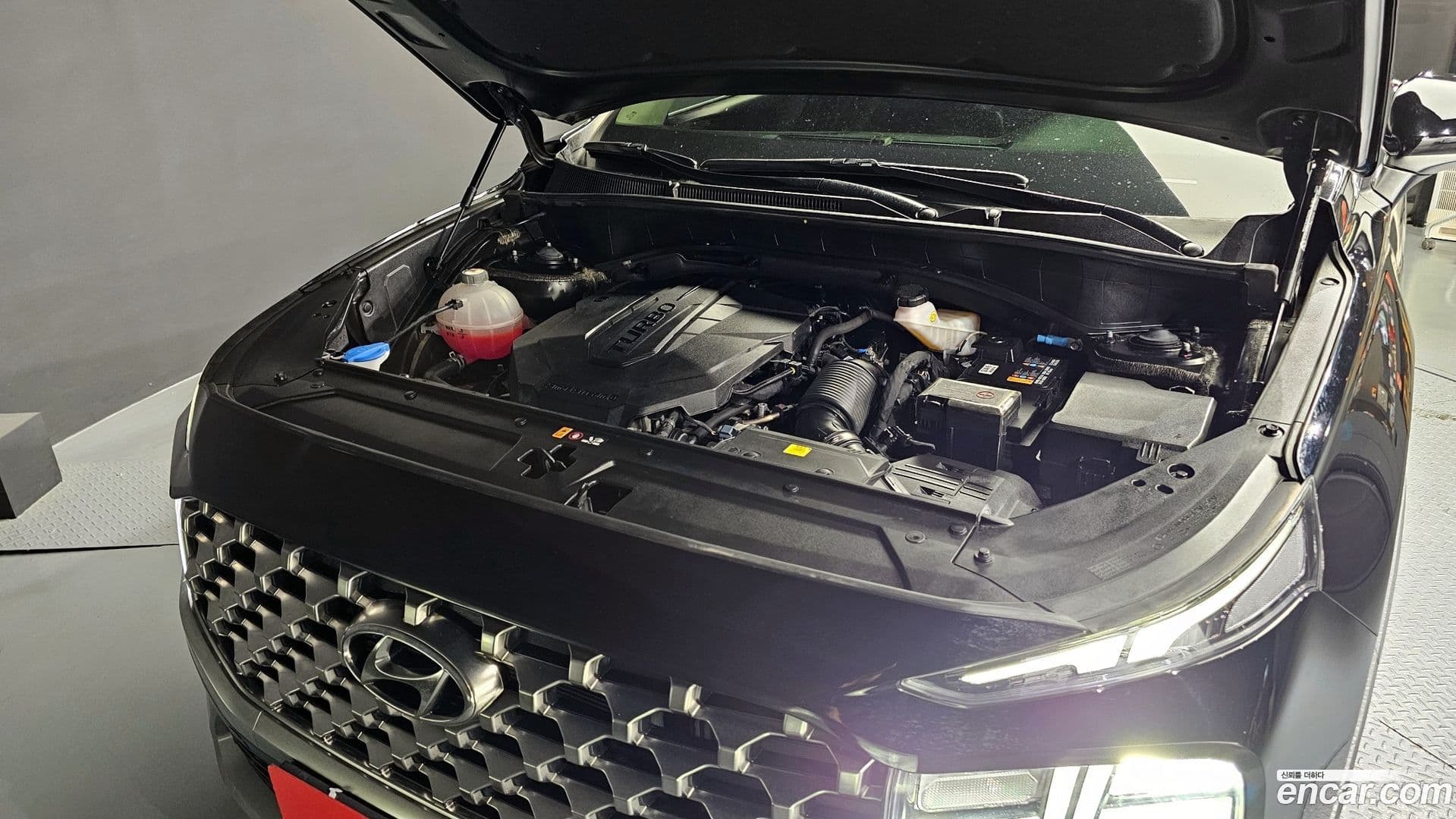 Main__Slider__Photo:Santafe Hyundai 2022.7-5