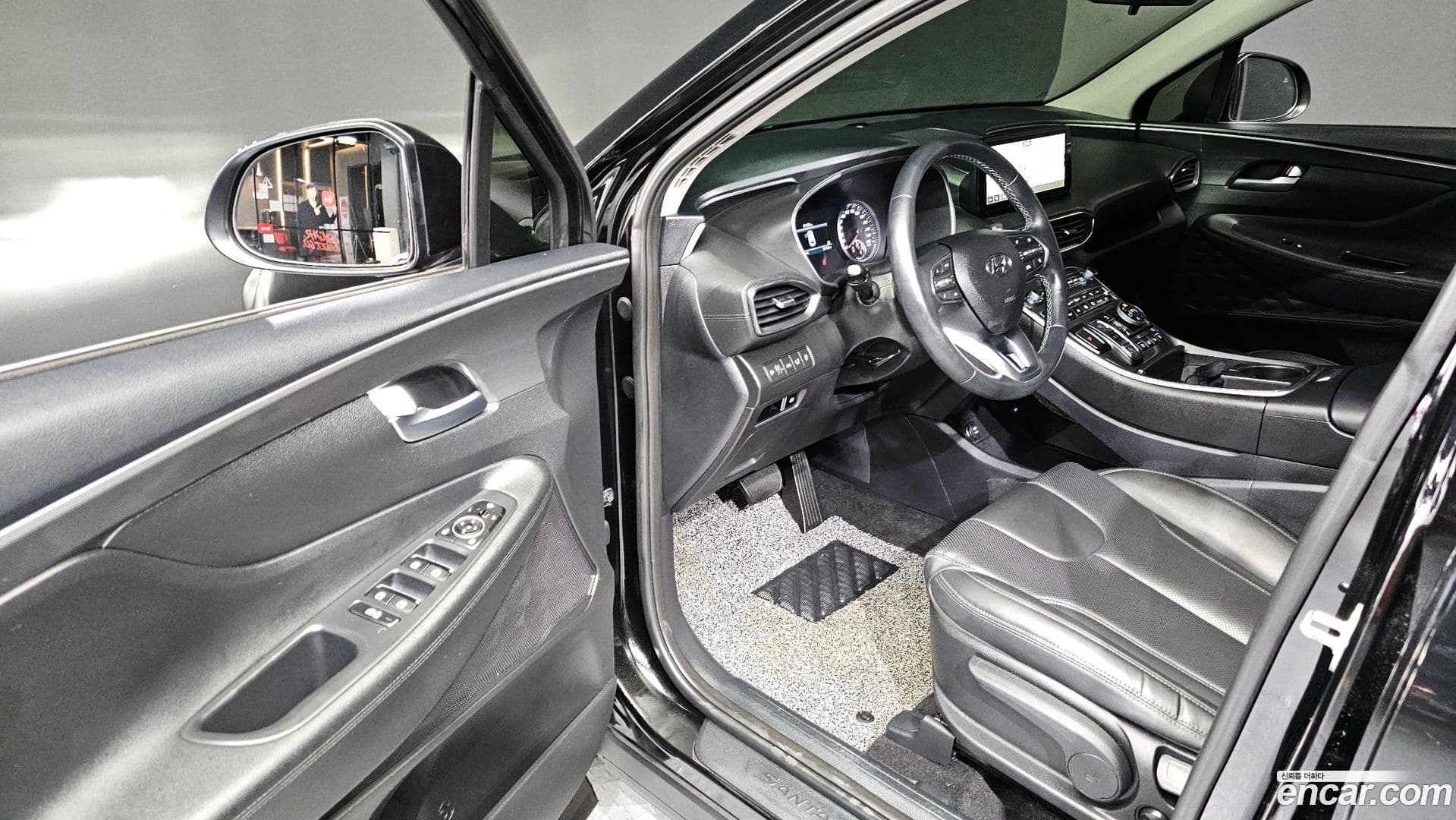 Main__Slider__Photo:Santafe Hyundai 2022.7-9