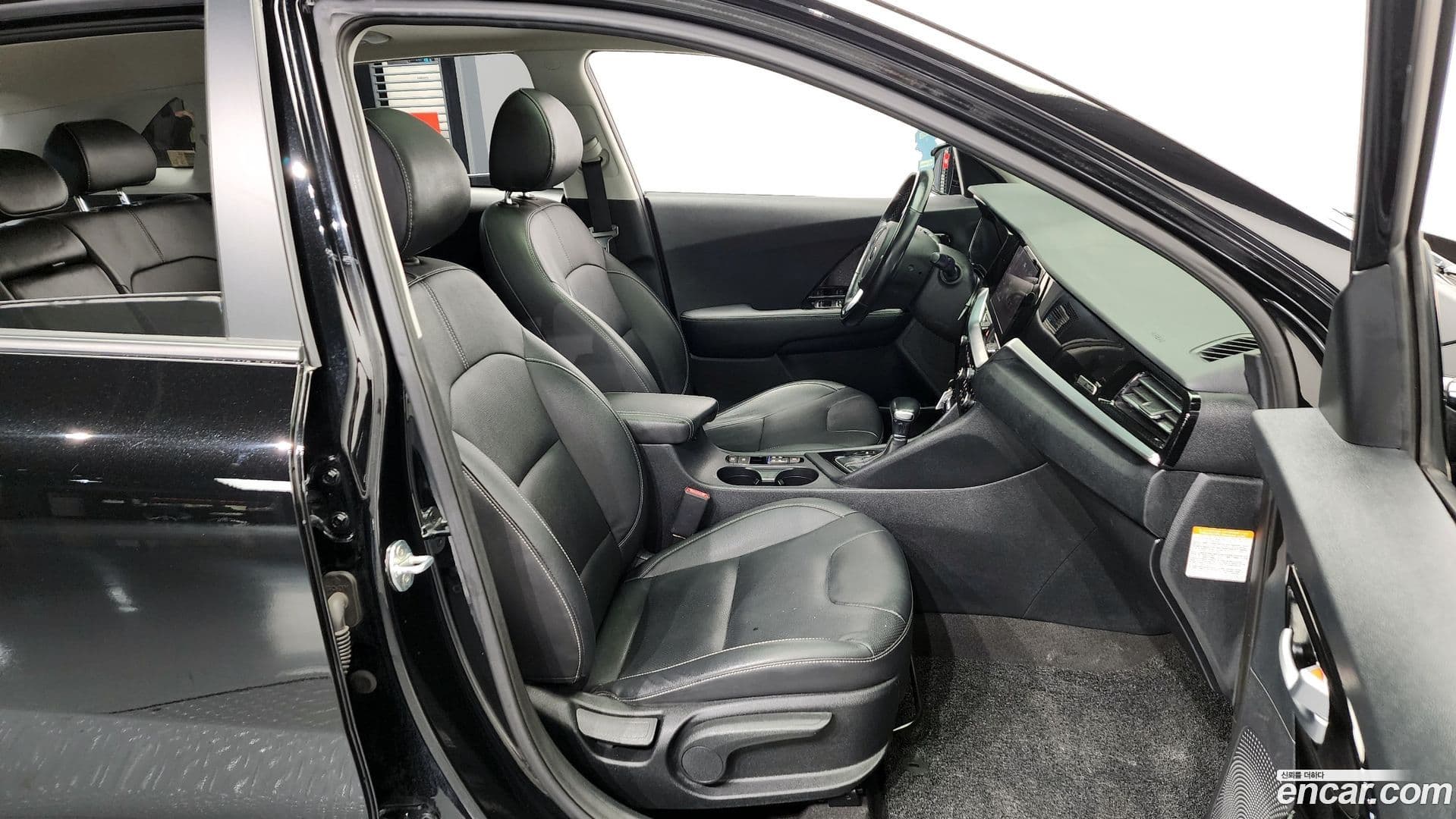 Main__Slider__Photo:Niro Kia 2019.9-10