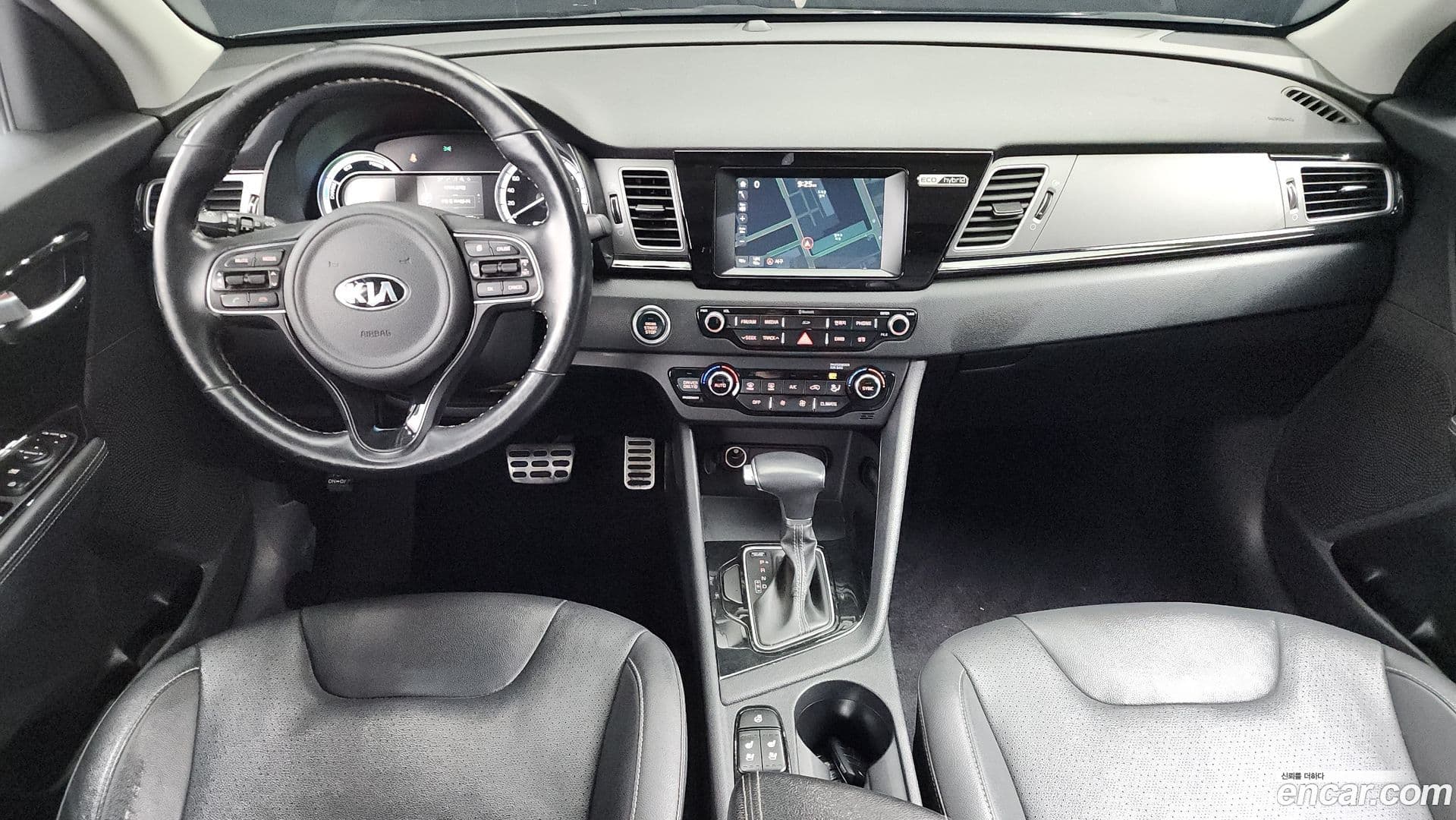 Main__Slider__Photo:Niro Kia 2016.7-6