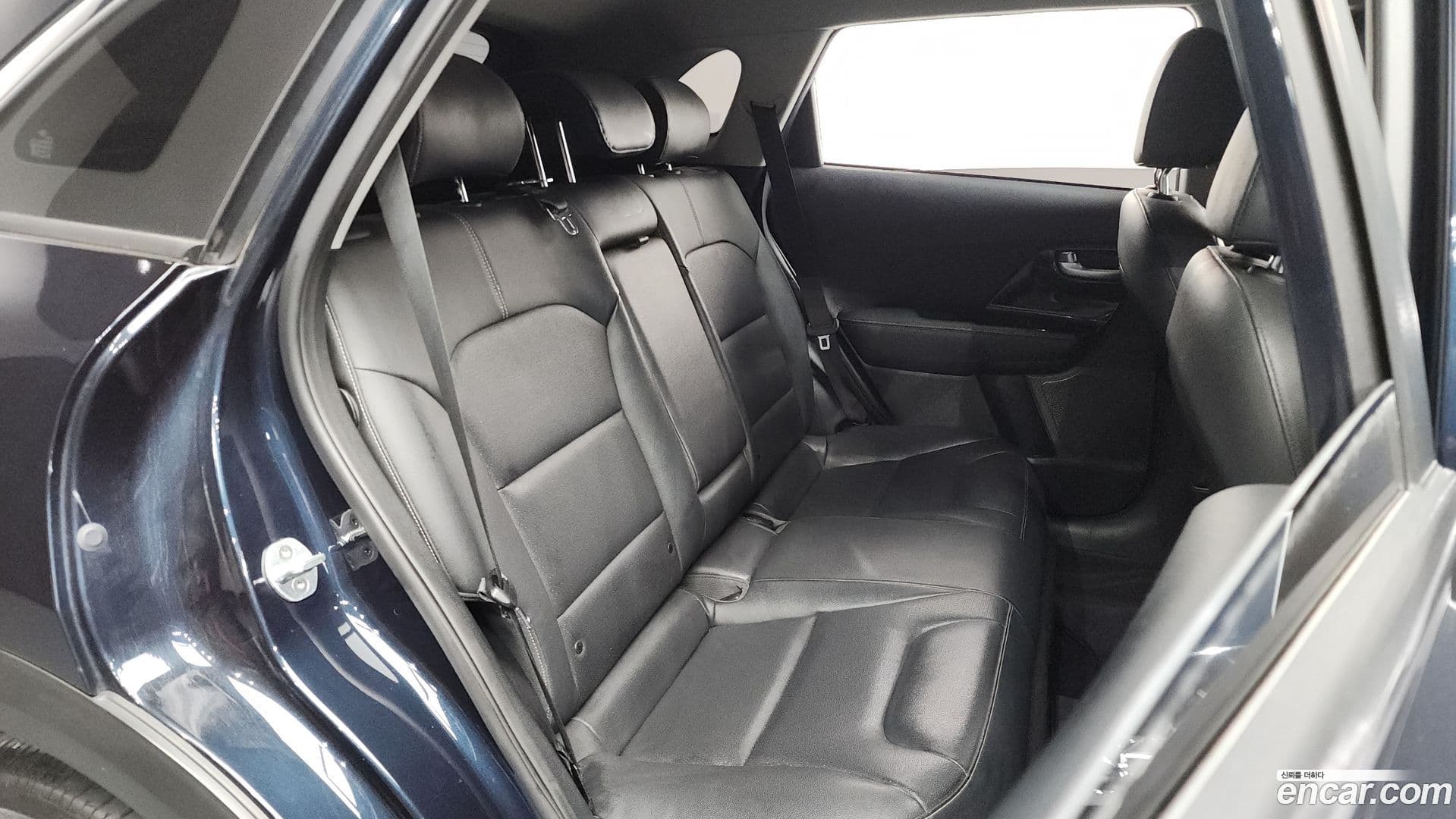 Main__Slider__Photo:Niro Kia 2016.7-11