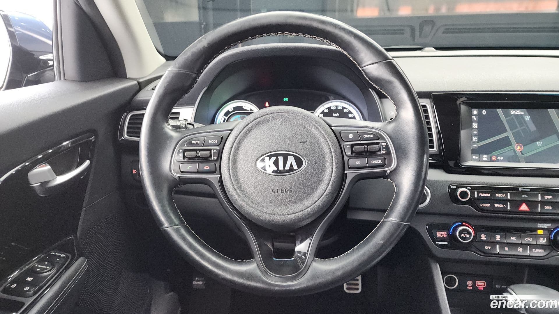 Main__Slider__Photo:Niro Kia 2016.7-12