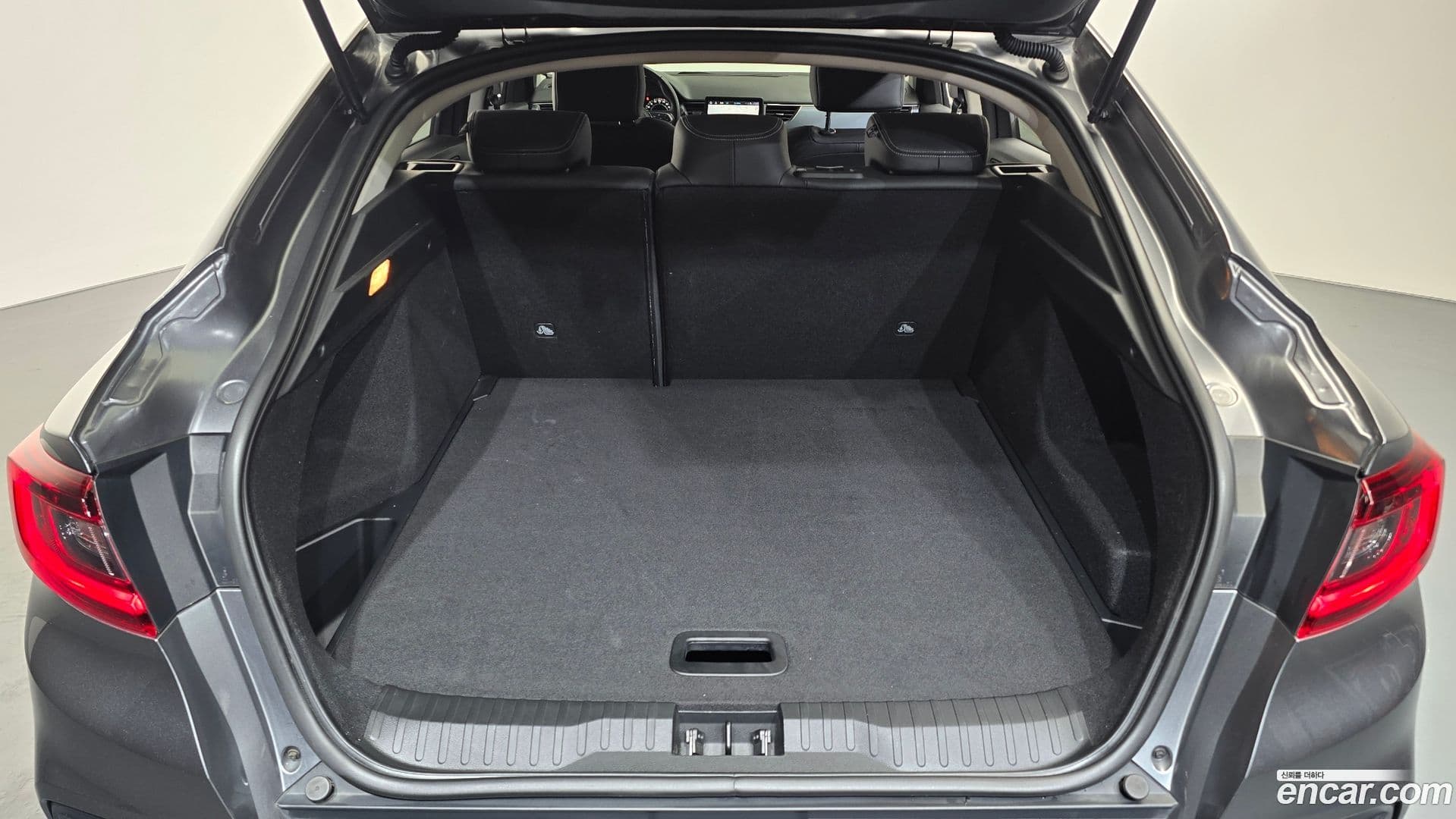 Main__Slider__Photo:XM3 Renault Korea 2022.2-19