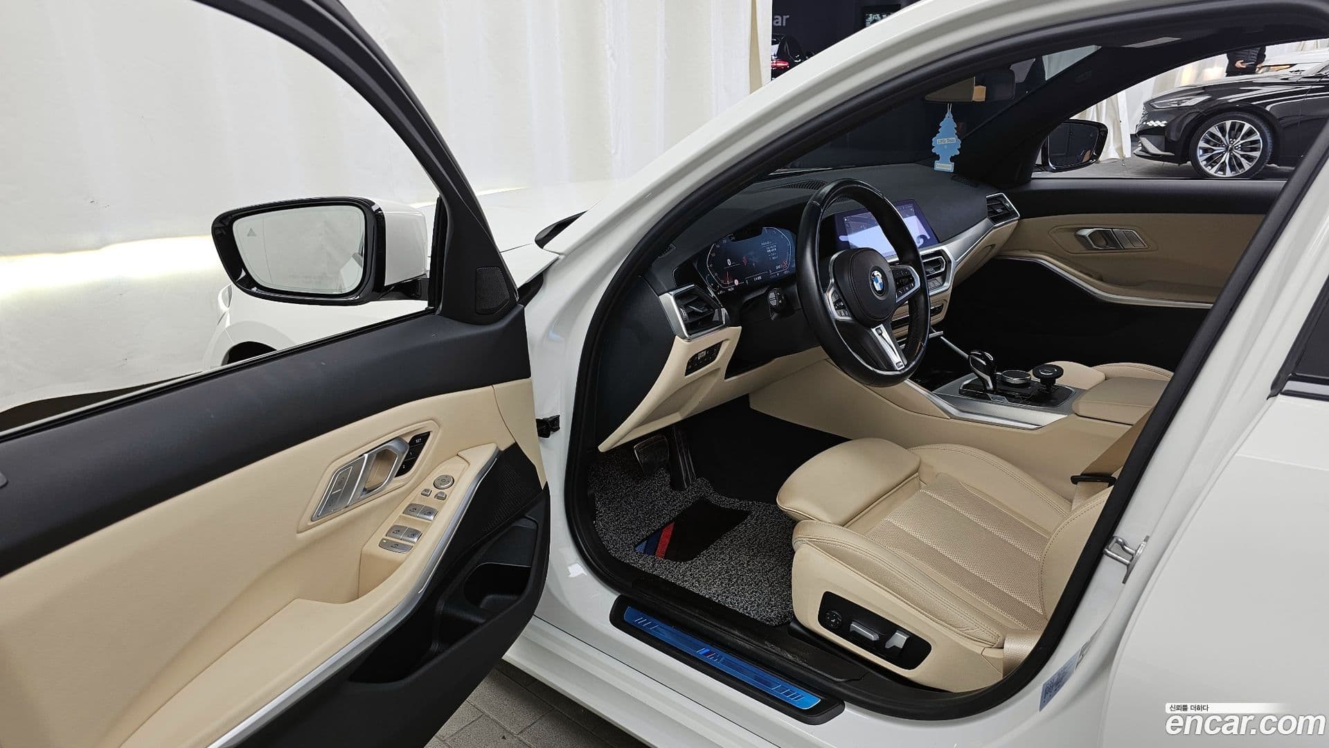 Main__Slider__Photo:3-Series BMW 2022.8-9