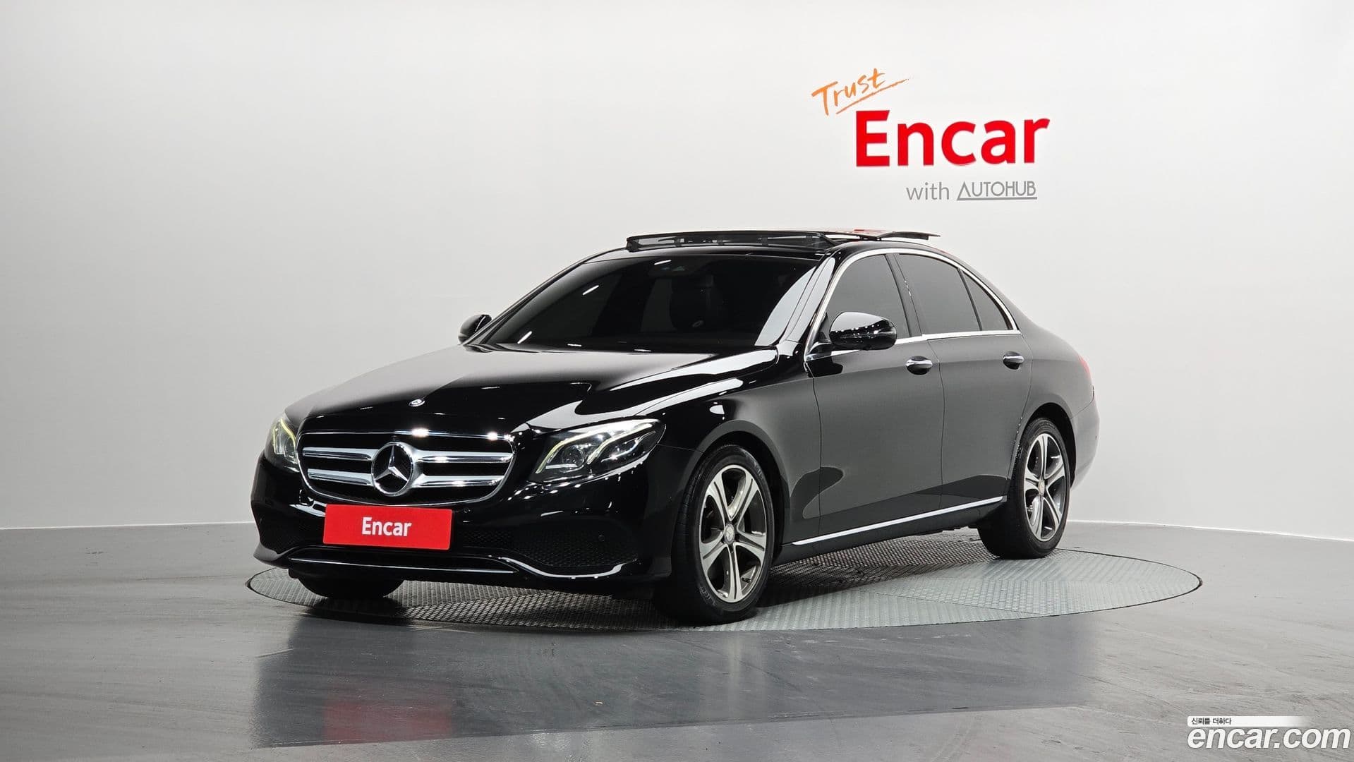 Main__Slider__Photo:E-Class Mercedes-Benz 2016.9-0