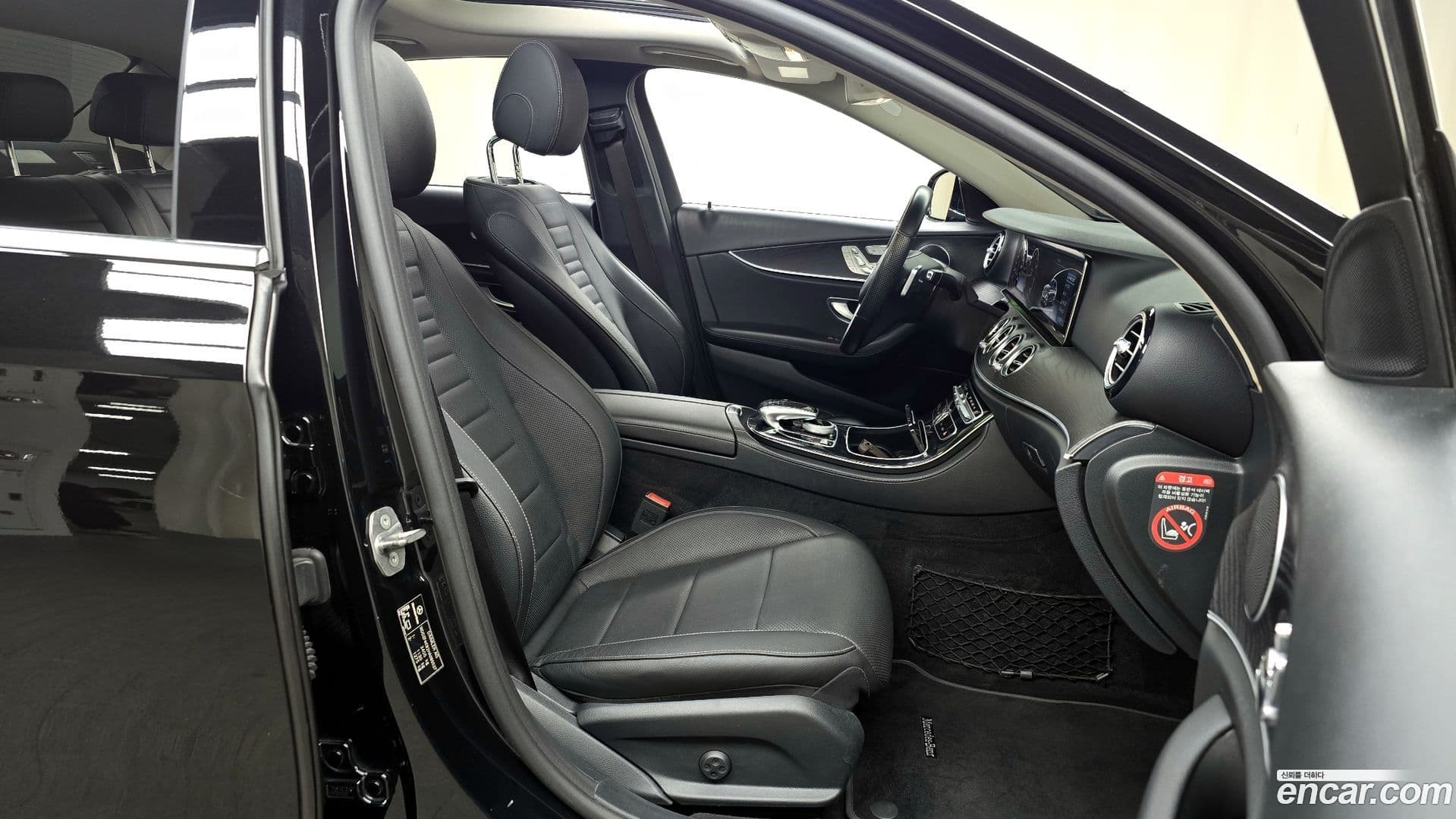 Main__Slider__Photo:E-Class Mercedes-Benz 2016.9-9