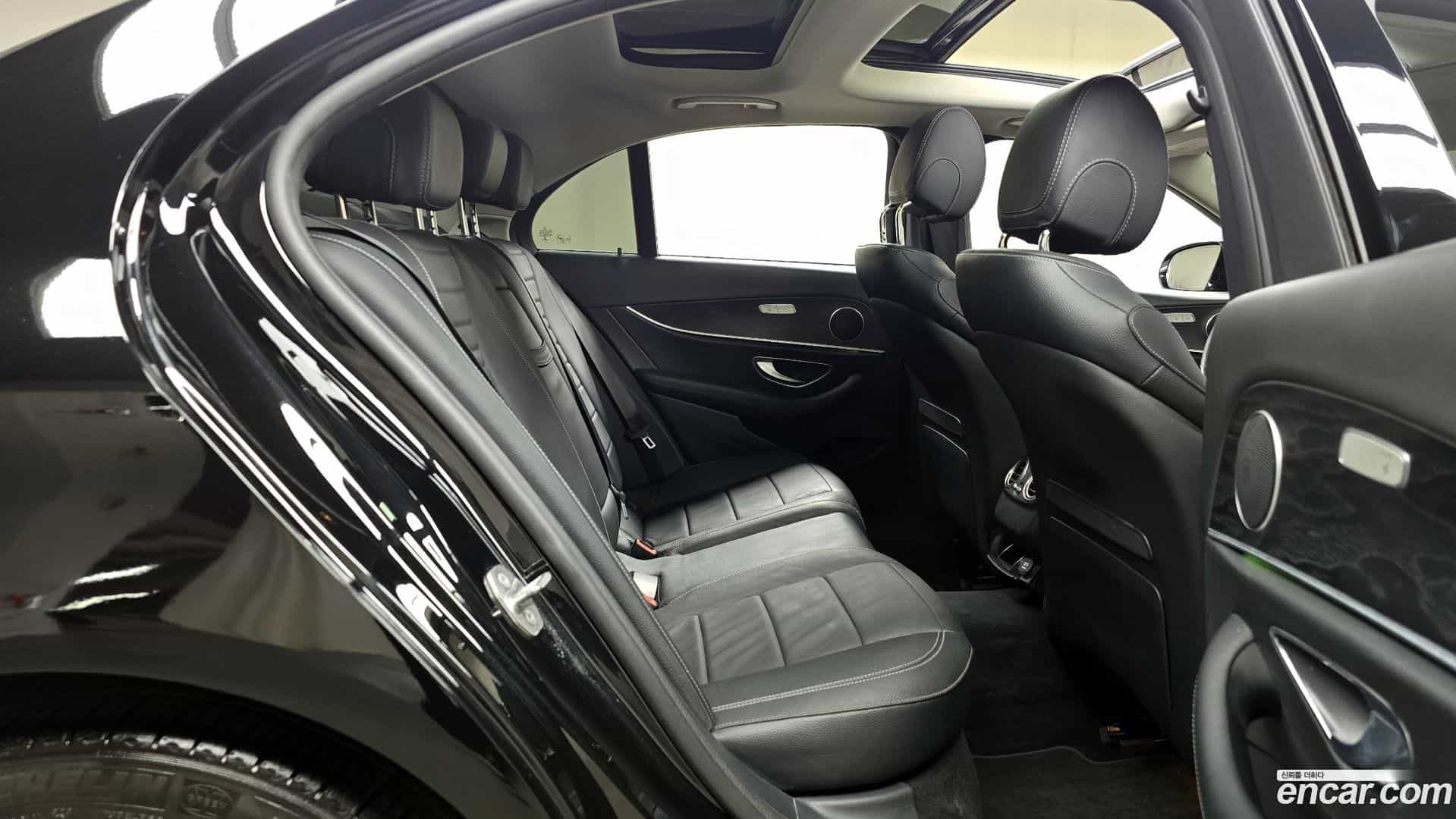 E-Class Mercedes-Benz 2016.9-OPTION-016