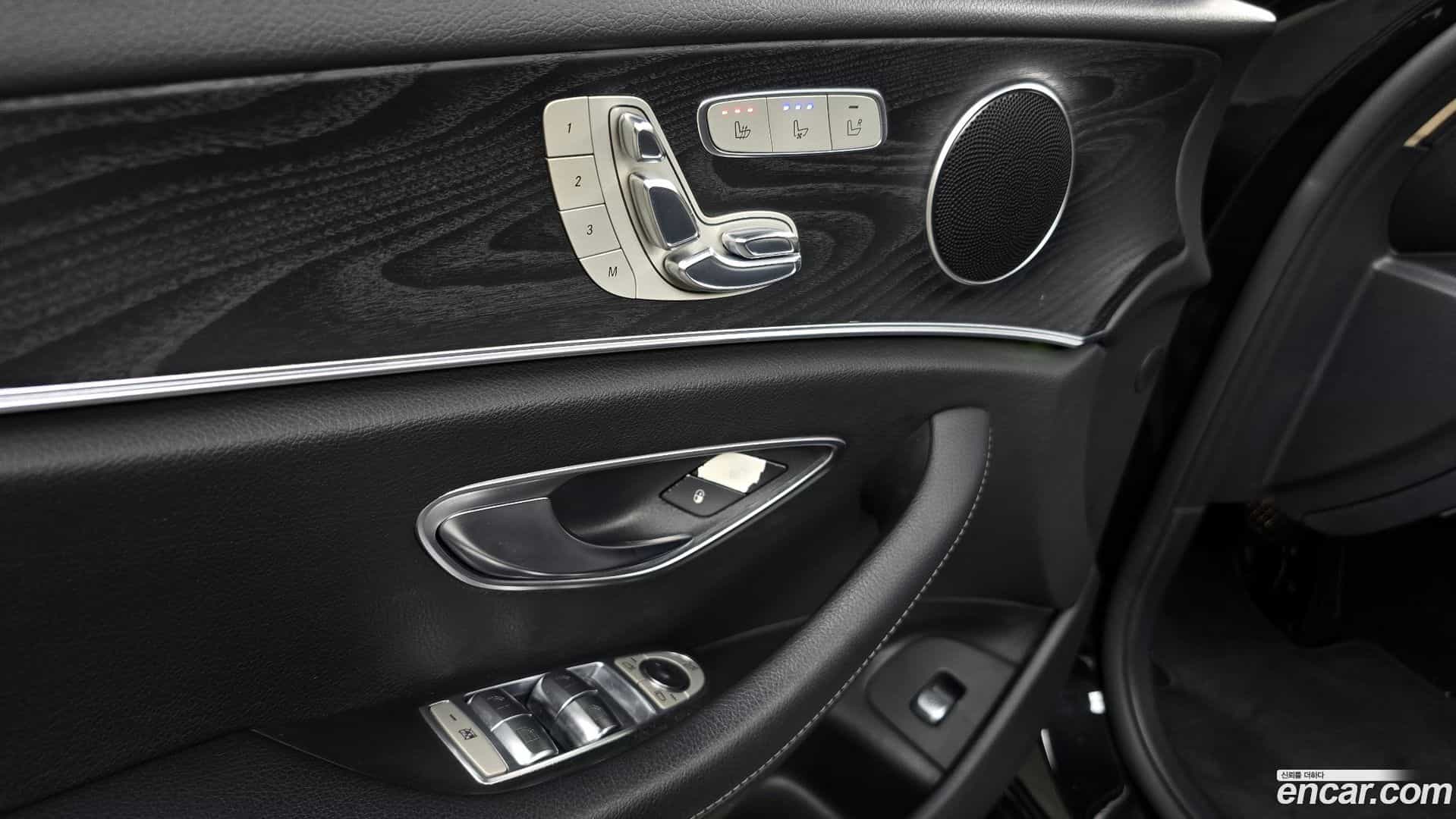 E-Class Mercedes-Benz 2016.9-OPTION-022