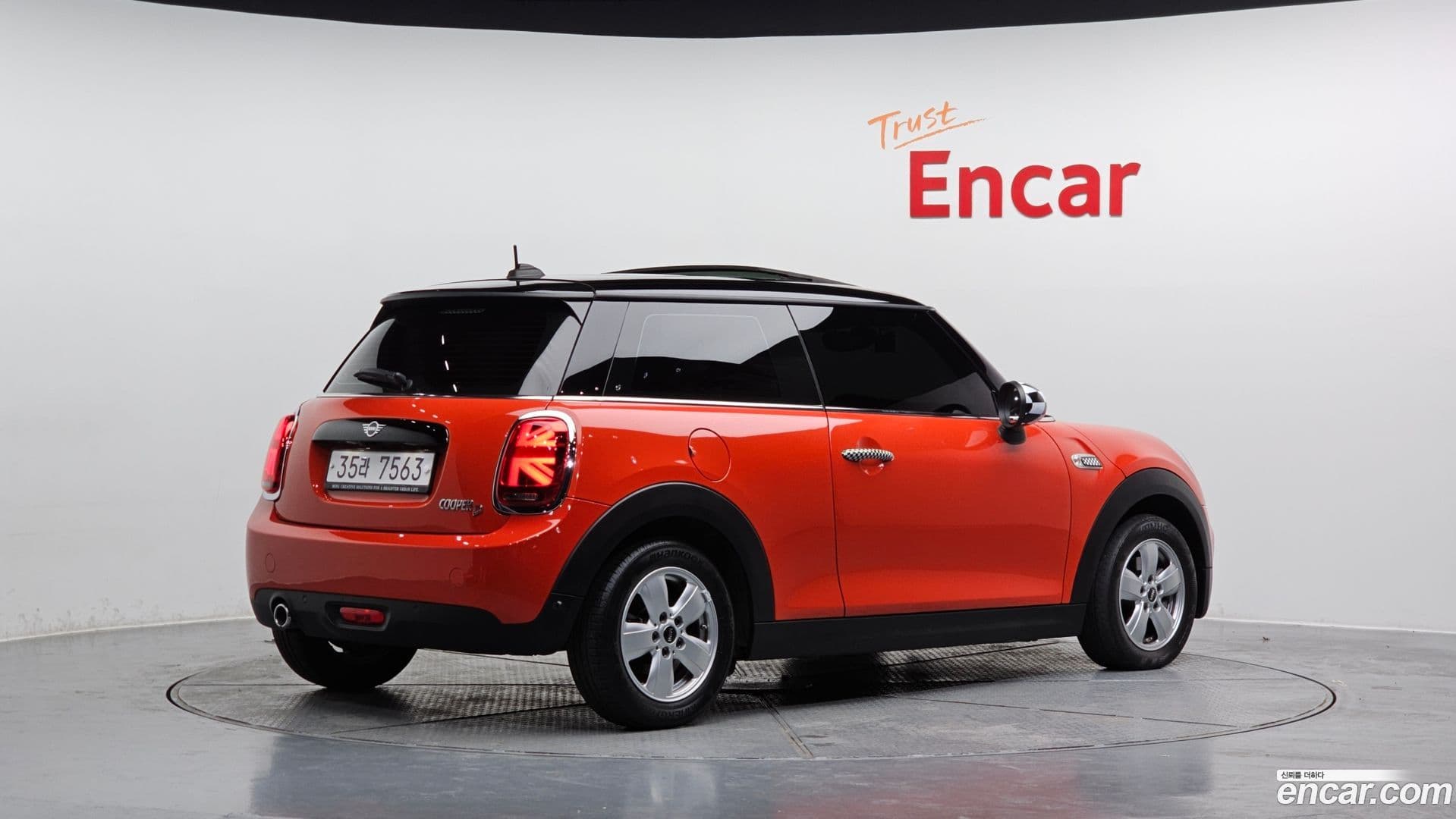 Main__Slider__Photo:Cooper Mini 2019.6-1