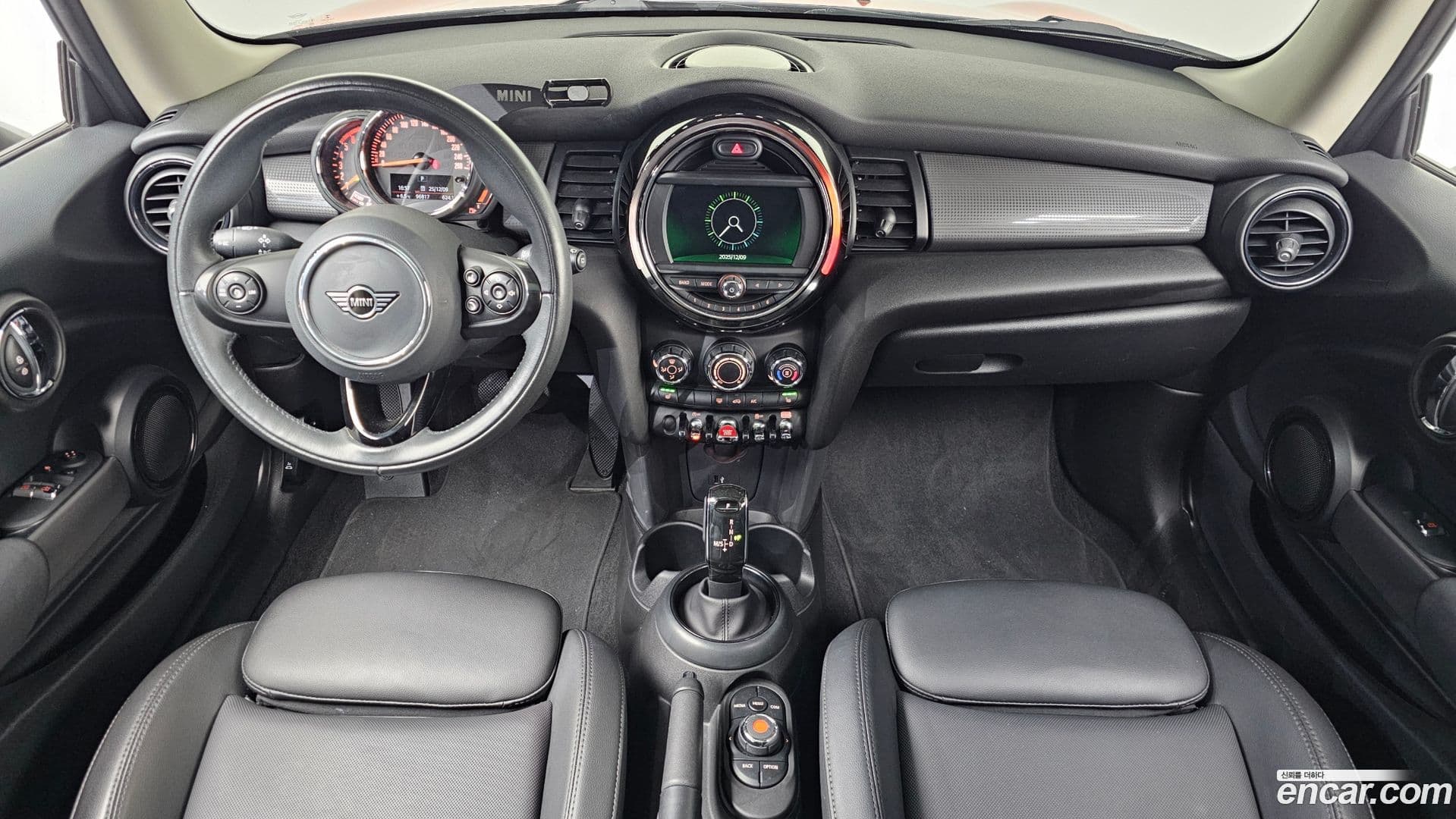 Main__Slider__Photo:Cooper Mini 2019.6-6