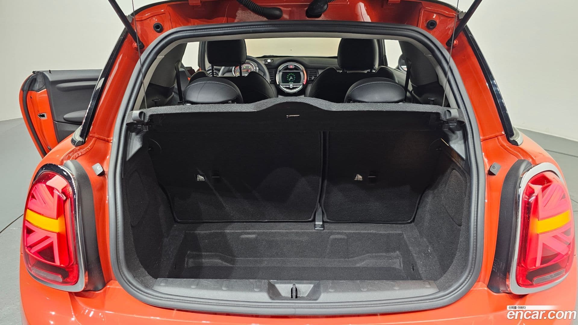 Main__Slider__Photo:Cooper Mini 2019.6-19