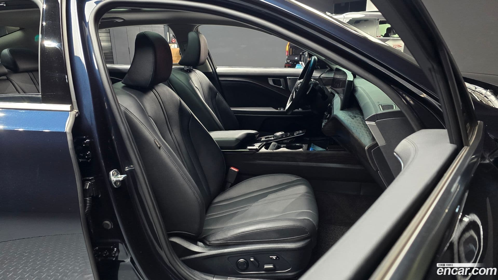 Main__Slider__Photo:K8 Kia 2021.5-9