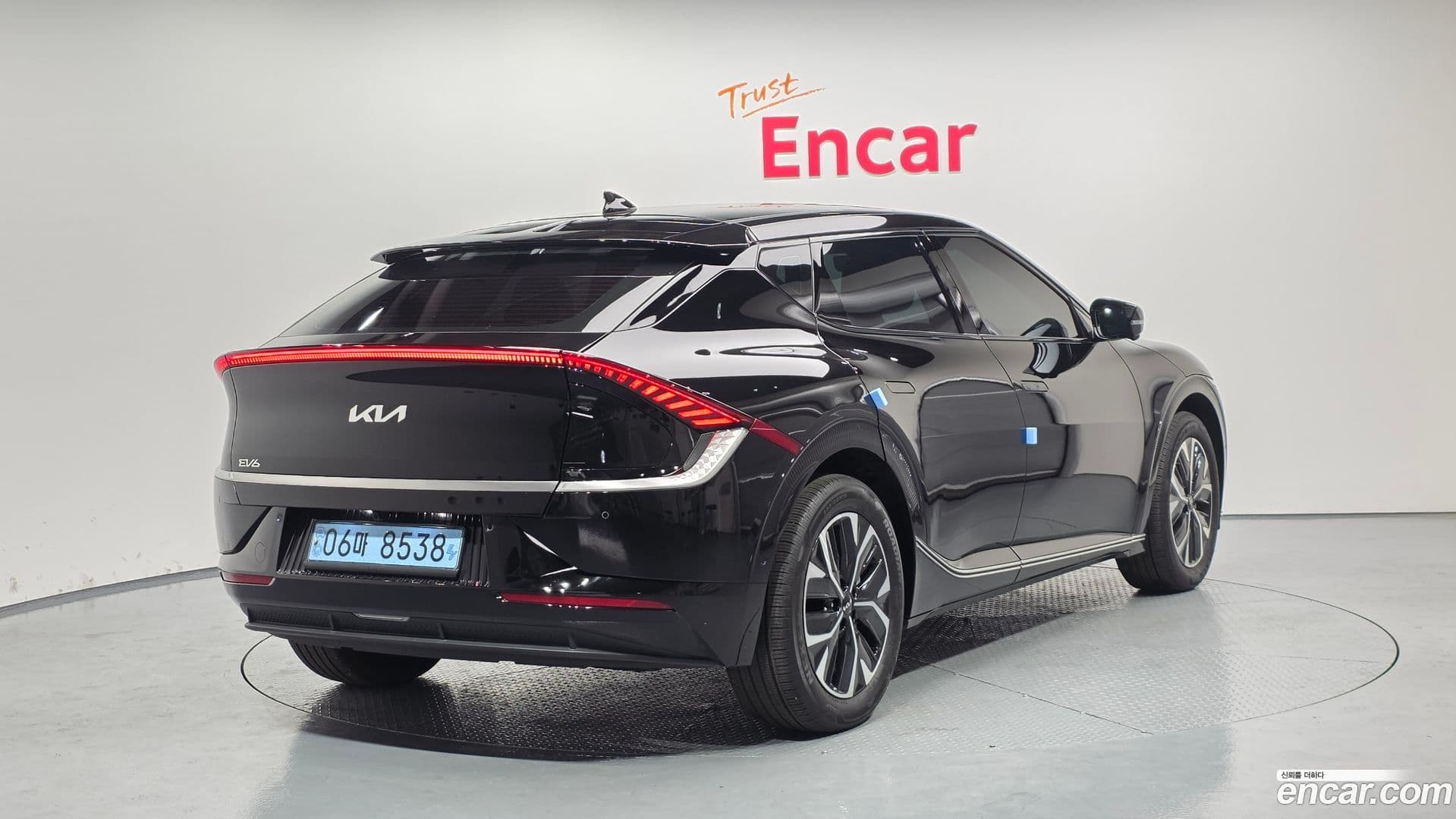 Main__Slider__Photo:EV6 Kia 2022.11-1