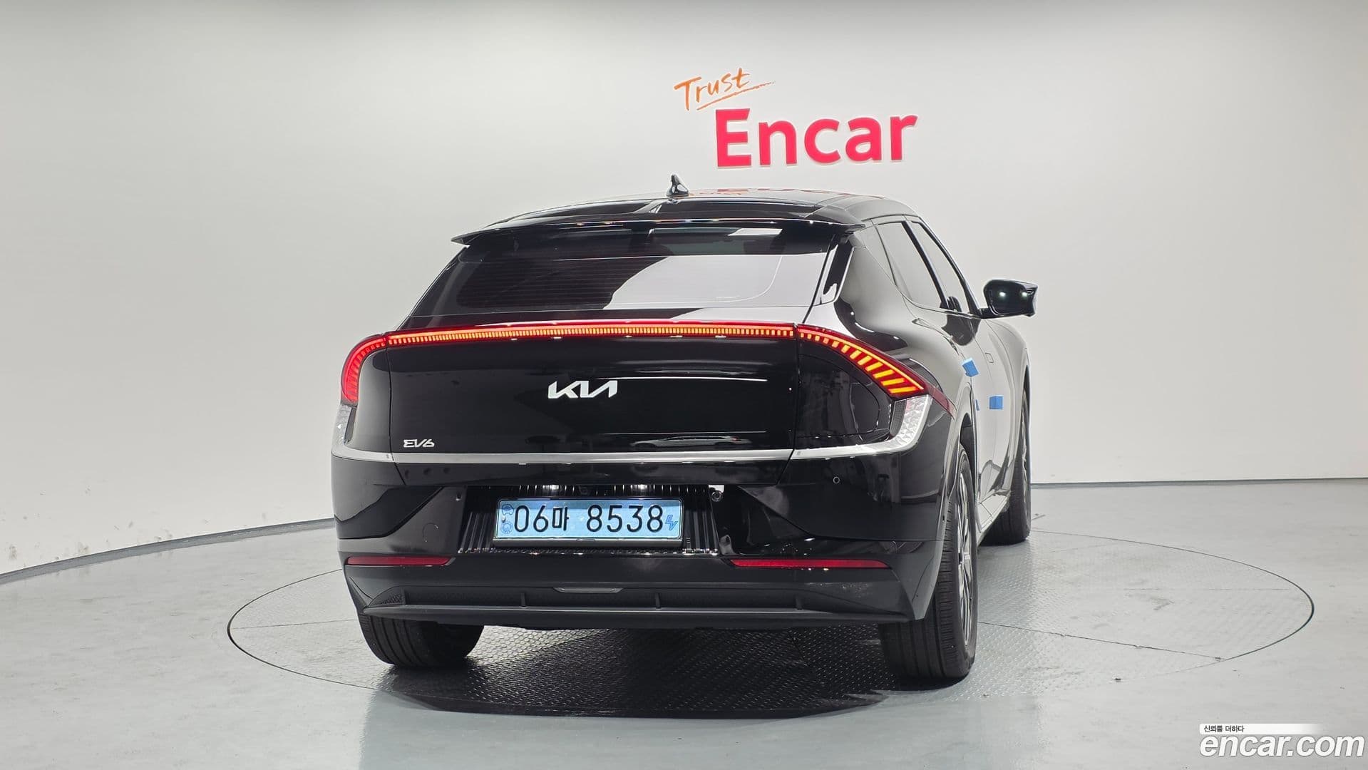 Main__Slider__Photo:EV6 Kia 2022.11-3