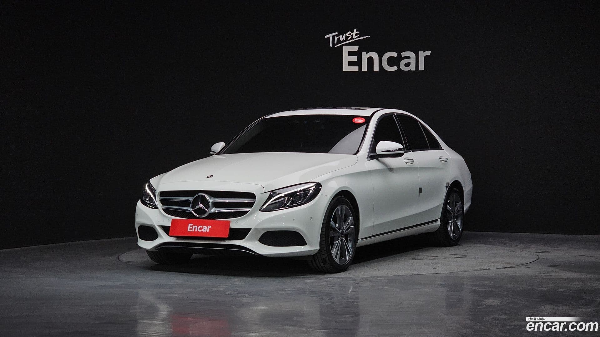 Main__Slider__Photo:C-Class Mercedes-Benz 2018.0-0