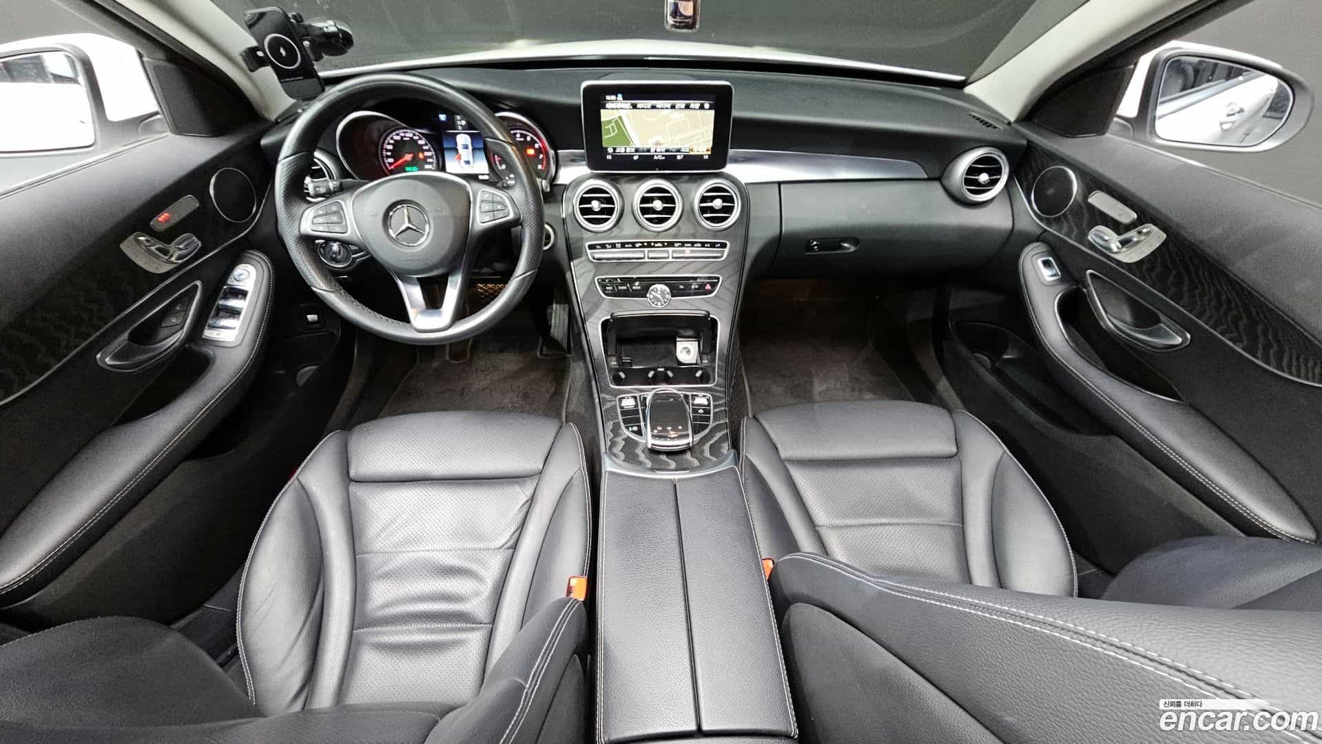 C-Class Mercedes-Benz 2018.0-INNER-007