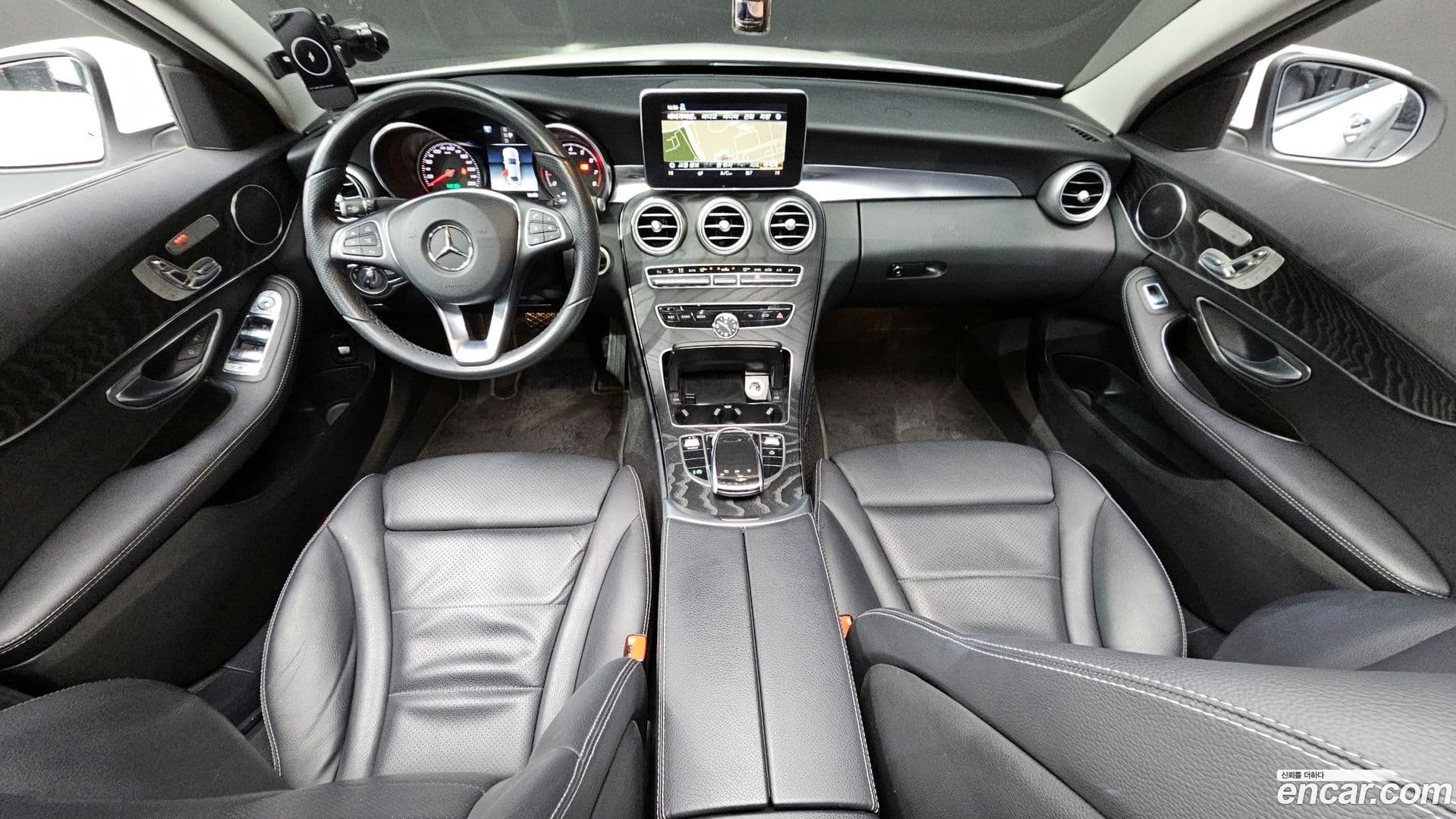 Main__Slider__Photo:C-Class Mercedes-Benz 2018.0-6