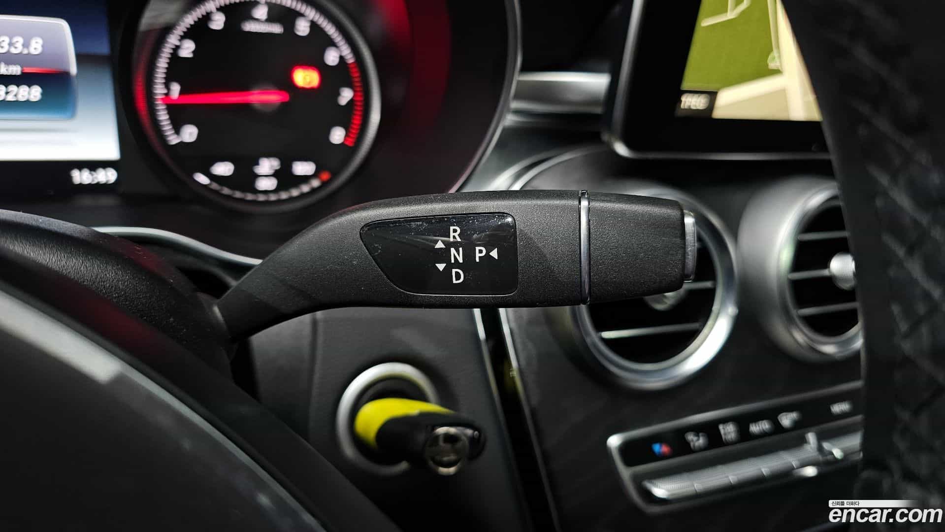 C-Class Mercedes-Benz 2018.0-INNER-009