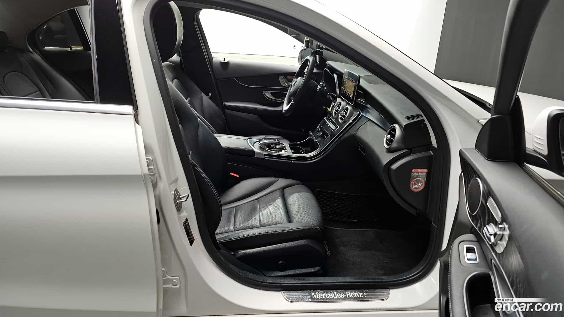 C-Class Mercedes-Benz 2018.0-OPTION-015